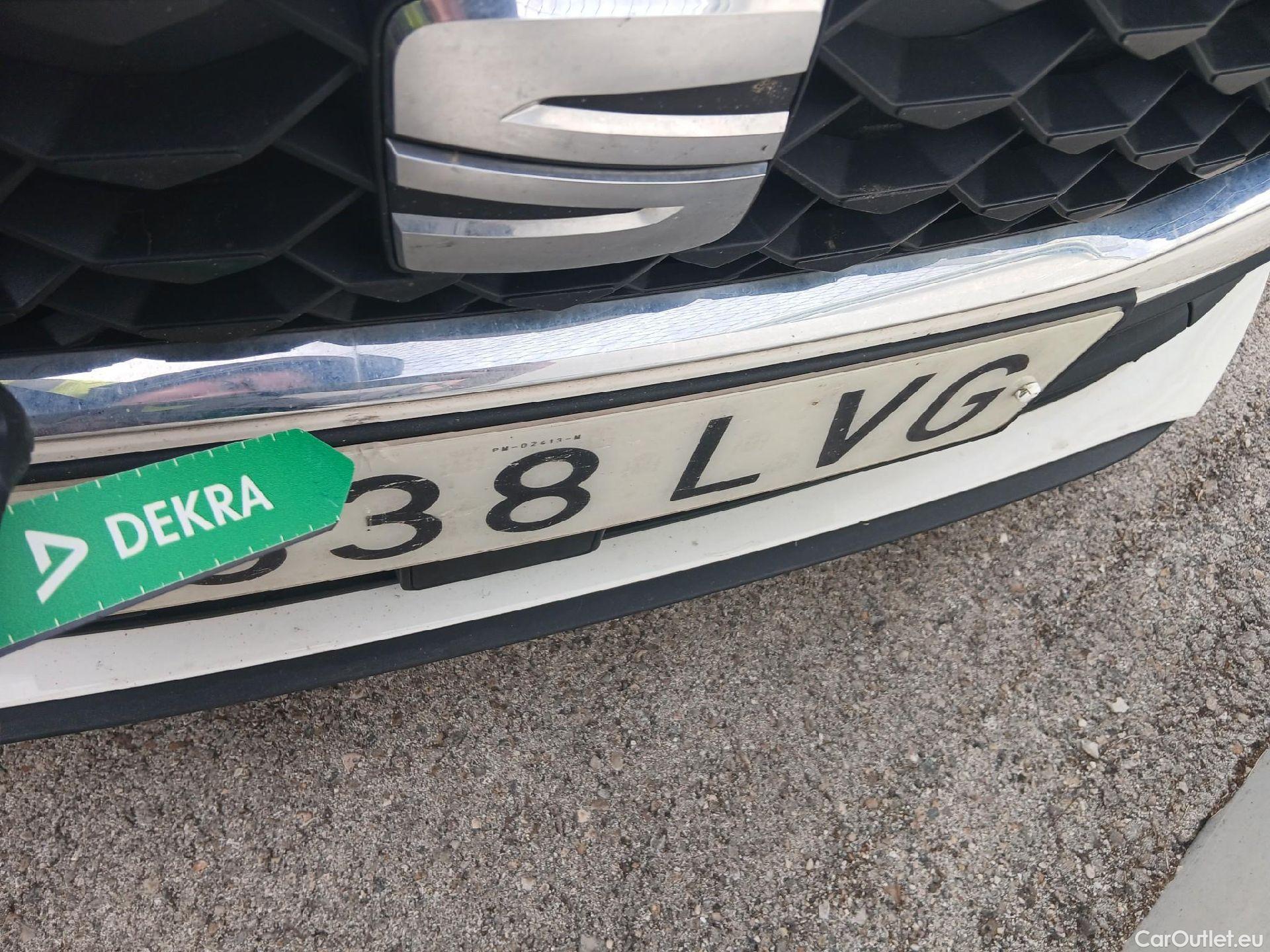  Land Rover  Discovery SEAT Nuevo León / 2020 / 5P / berlina con portón 2.0 TDI 85kW S&S Style Go (AC3) #26