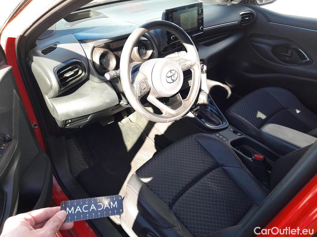  Toyota  Yaris TOYOTA  / 2020 / 5P / berlina con portón 1.5 120H Style P. Premier Edition #9