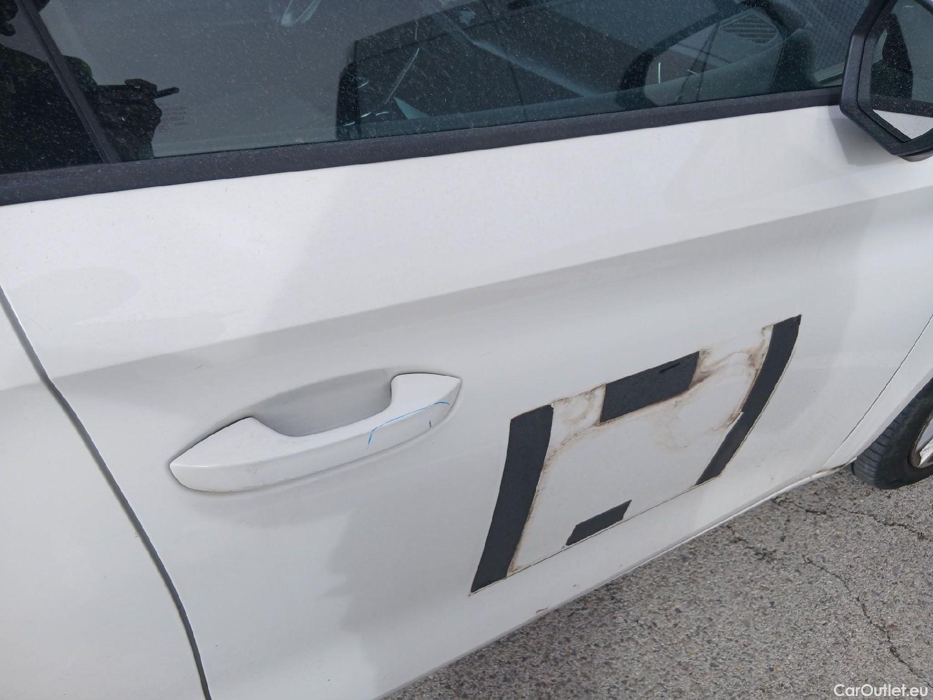  Land Rover  Discovery SEAT Nuevo León / 2020 / 5P / berlina con portón 2.0 TDI 85kW S&S Style Go (AC3) #48