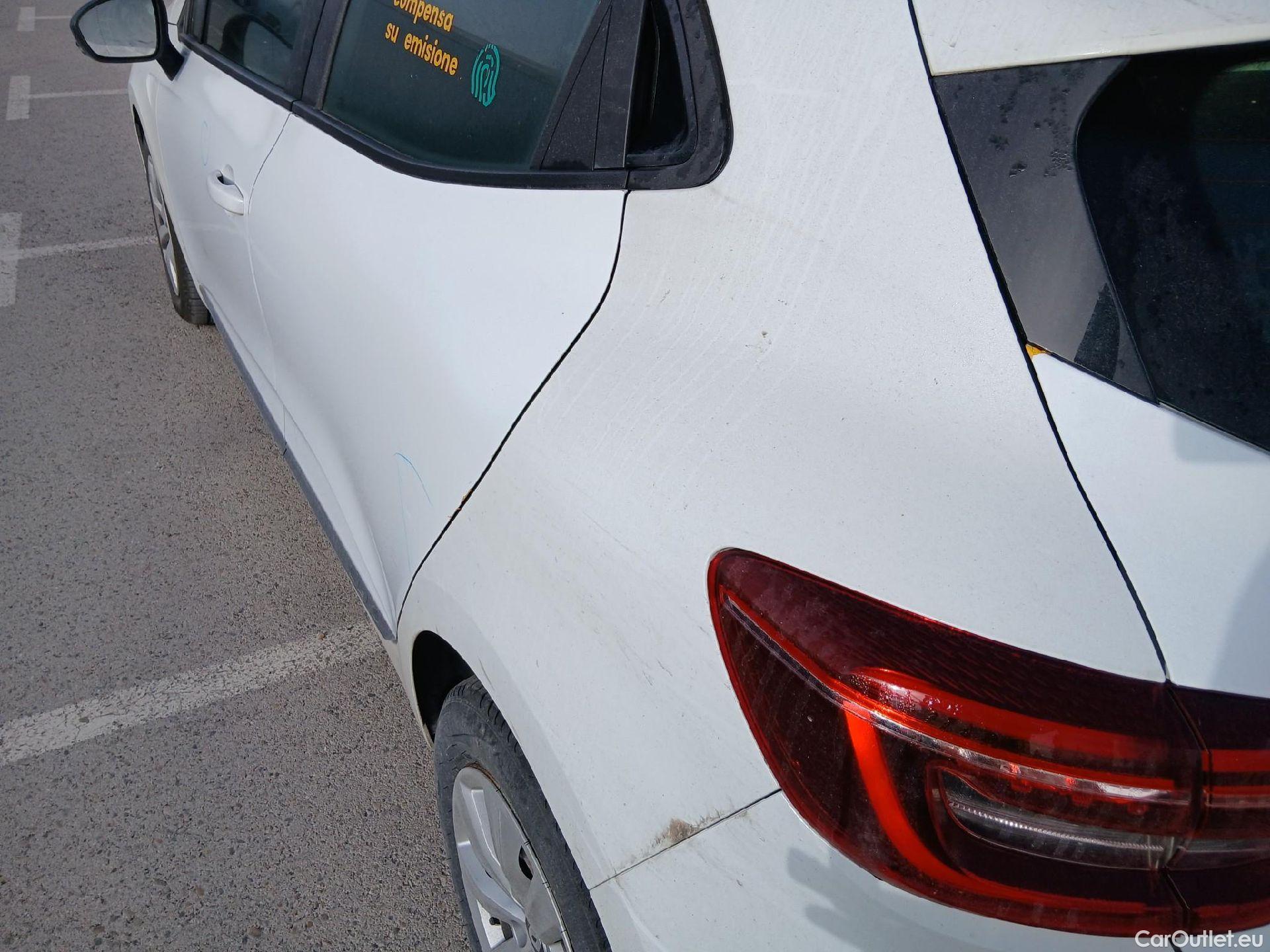  Renault  Clio RENAULT  / 2019 / 5P / berlina con portón Business Blue dCi (100CV) #17