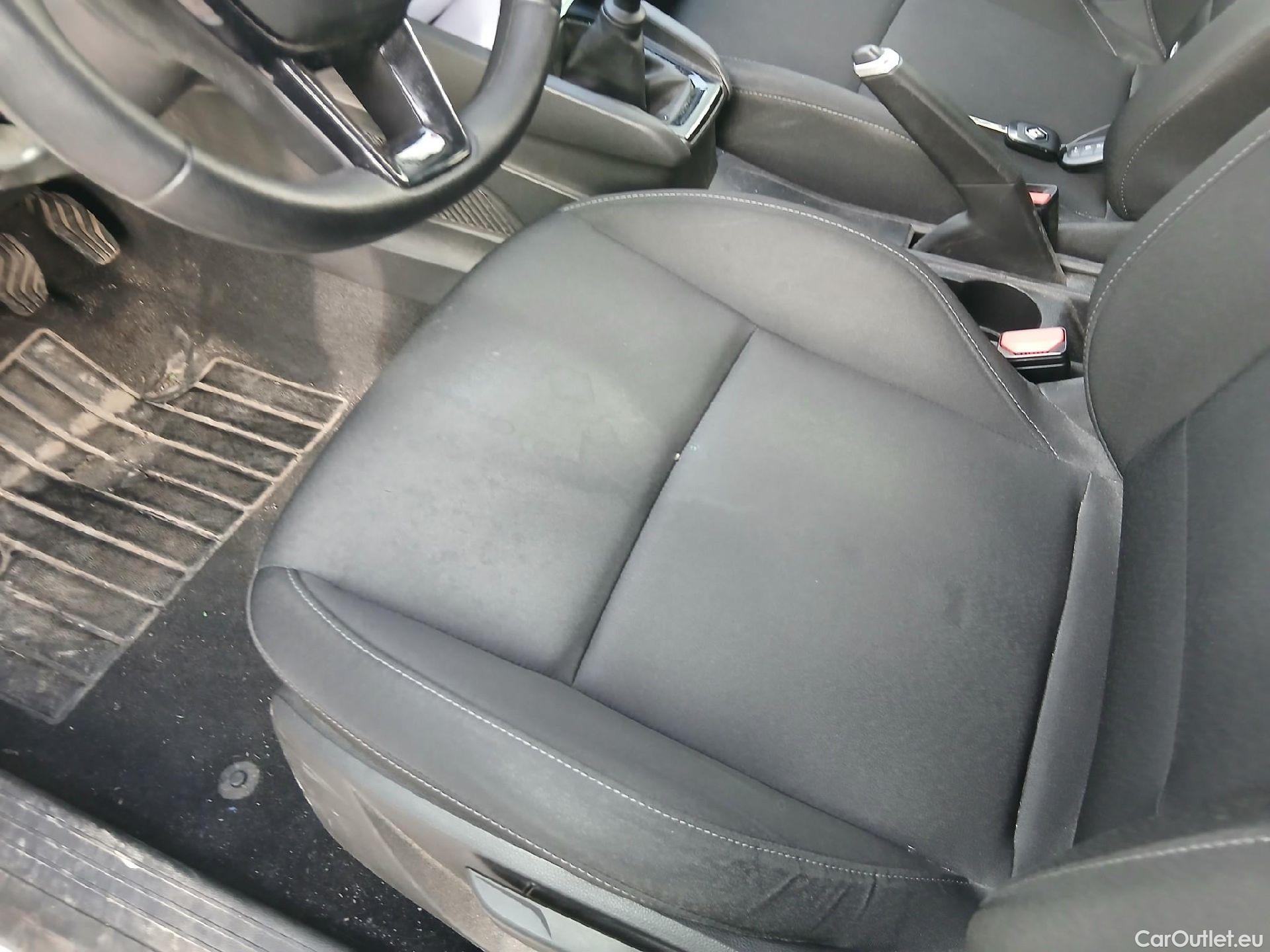  Renault  Clio RENAULT  / 2019 / 5P / berlina con portón Business Blue dCi (100CV) #3