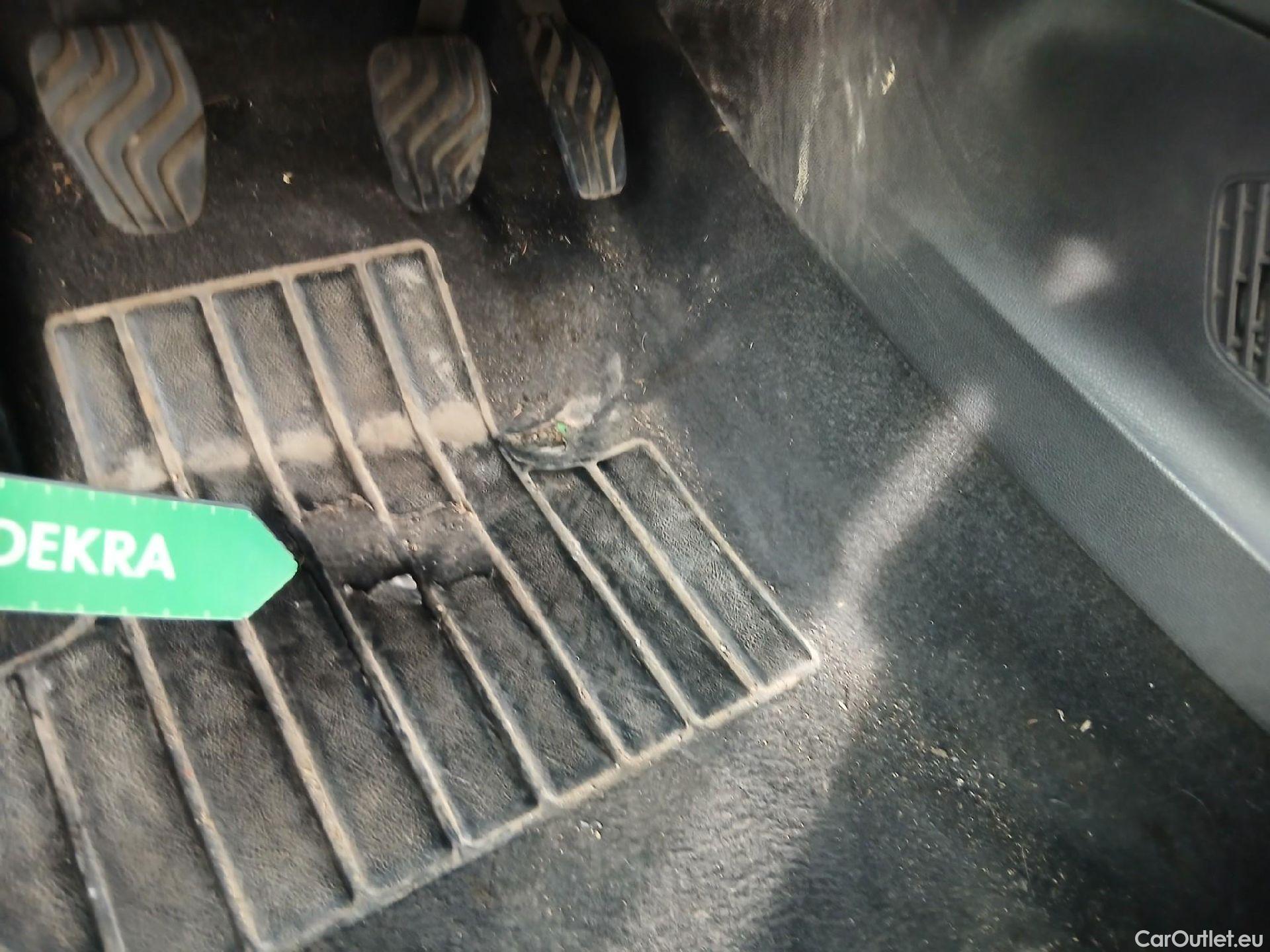  Renault  Clio RENAULT  / 2019 / 5P / berlina con portón Business Blue dCi (100CV) #4