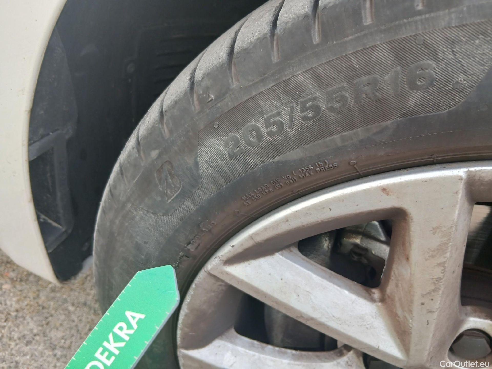  Land Rover  Discovery SEAT Nuevo León / 2020 / 5P / berlina con portón 2.0 TDI 85kW S&S Style Go (AC3) #6