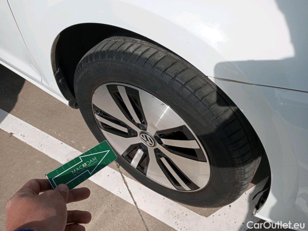  Volkswagen  Golf  VOLKSWAGEN / 2016 / 5P / berlina con portón e-ePower 110 kW (136CV) #17