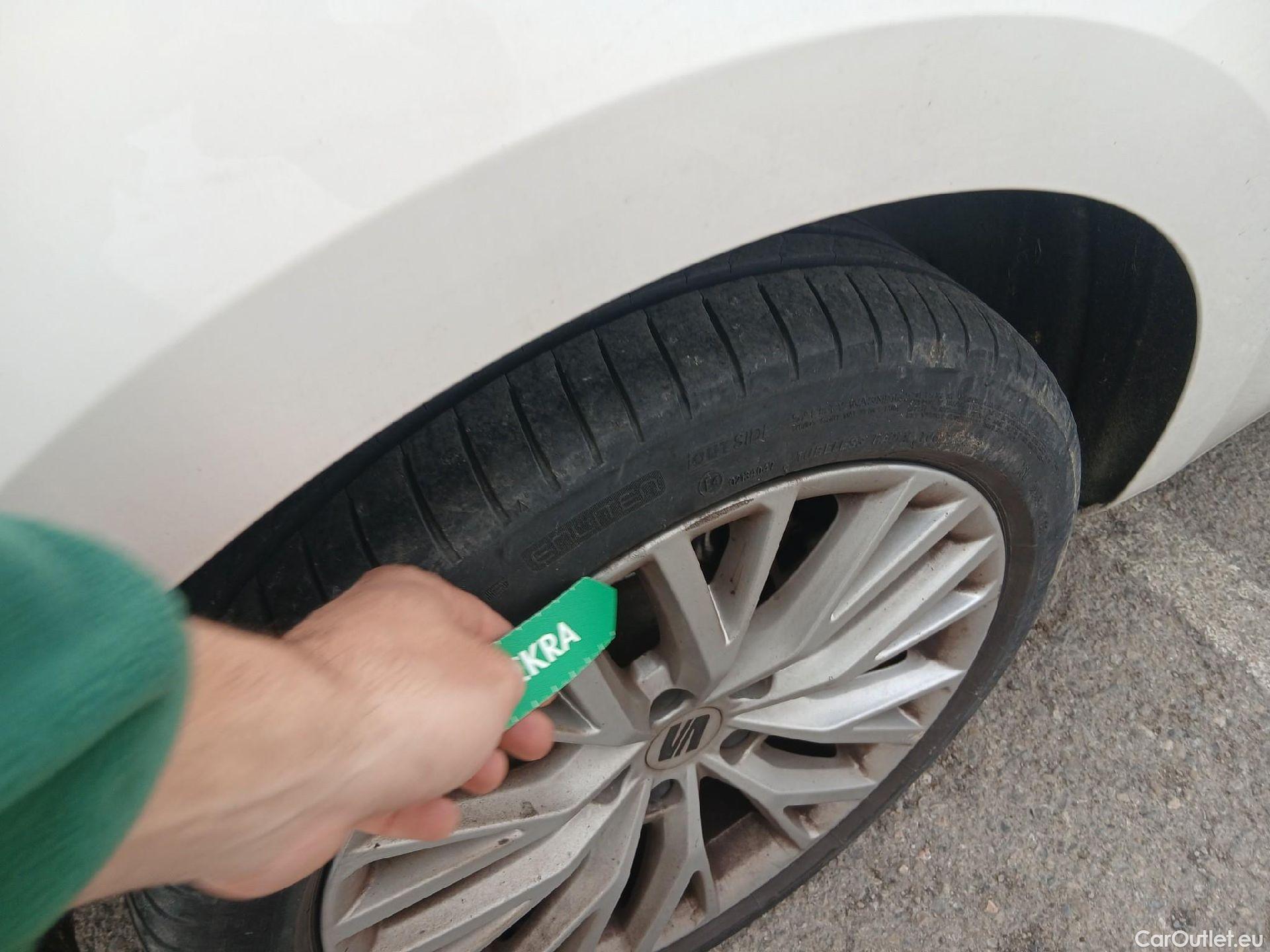  Seat  Leon SEAT Nuevo León / 2020 / 5P / familiar SP 1.4 e-Hybrid DSG S&S Xcellence Go L #15