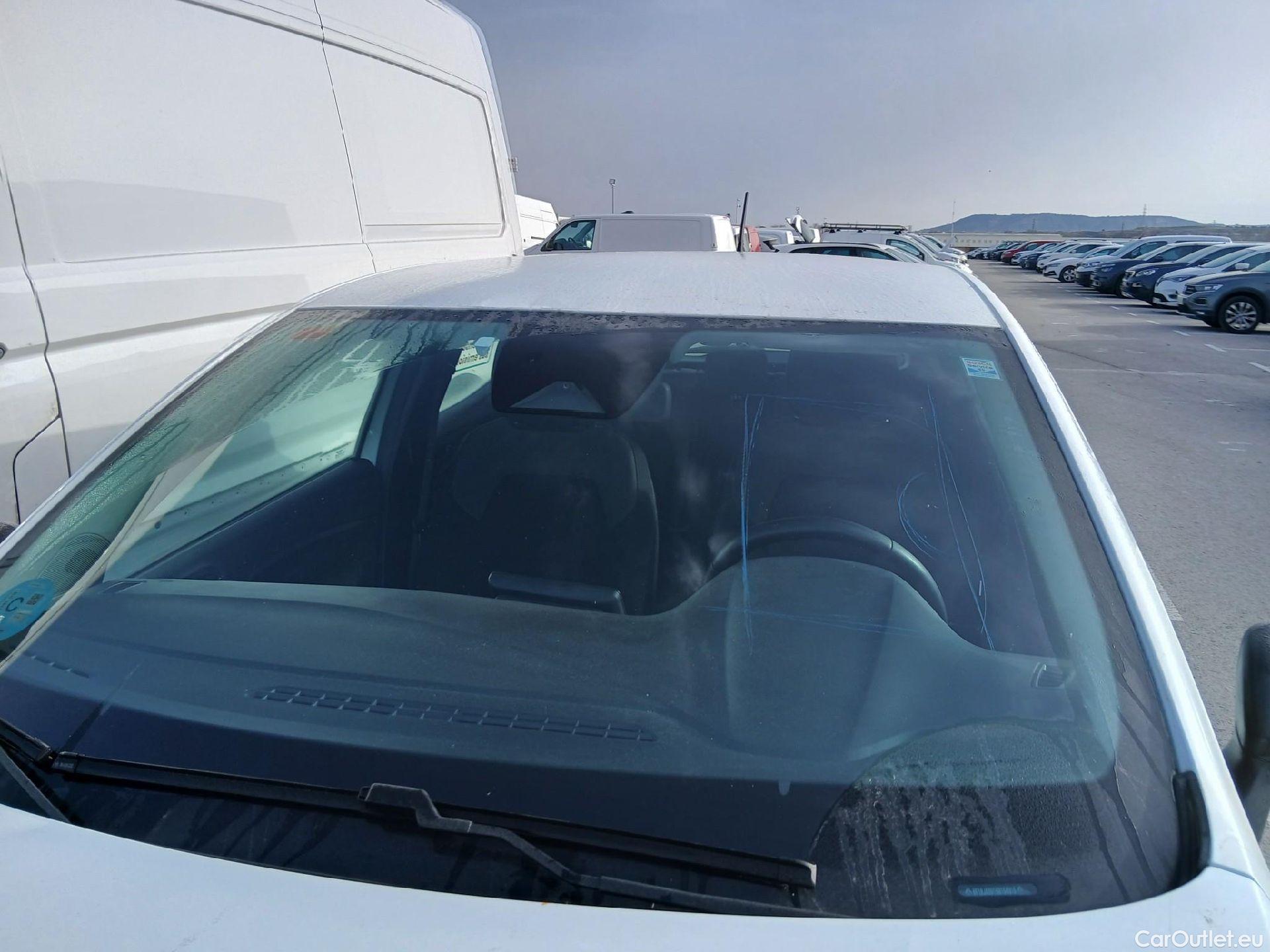  Renault  Clio RENAULT  / 2019 / 5P / berlina con portón Business Blue dCi (100CV) #7