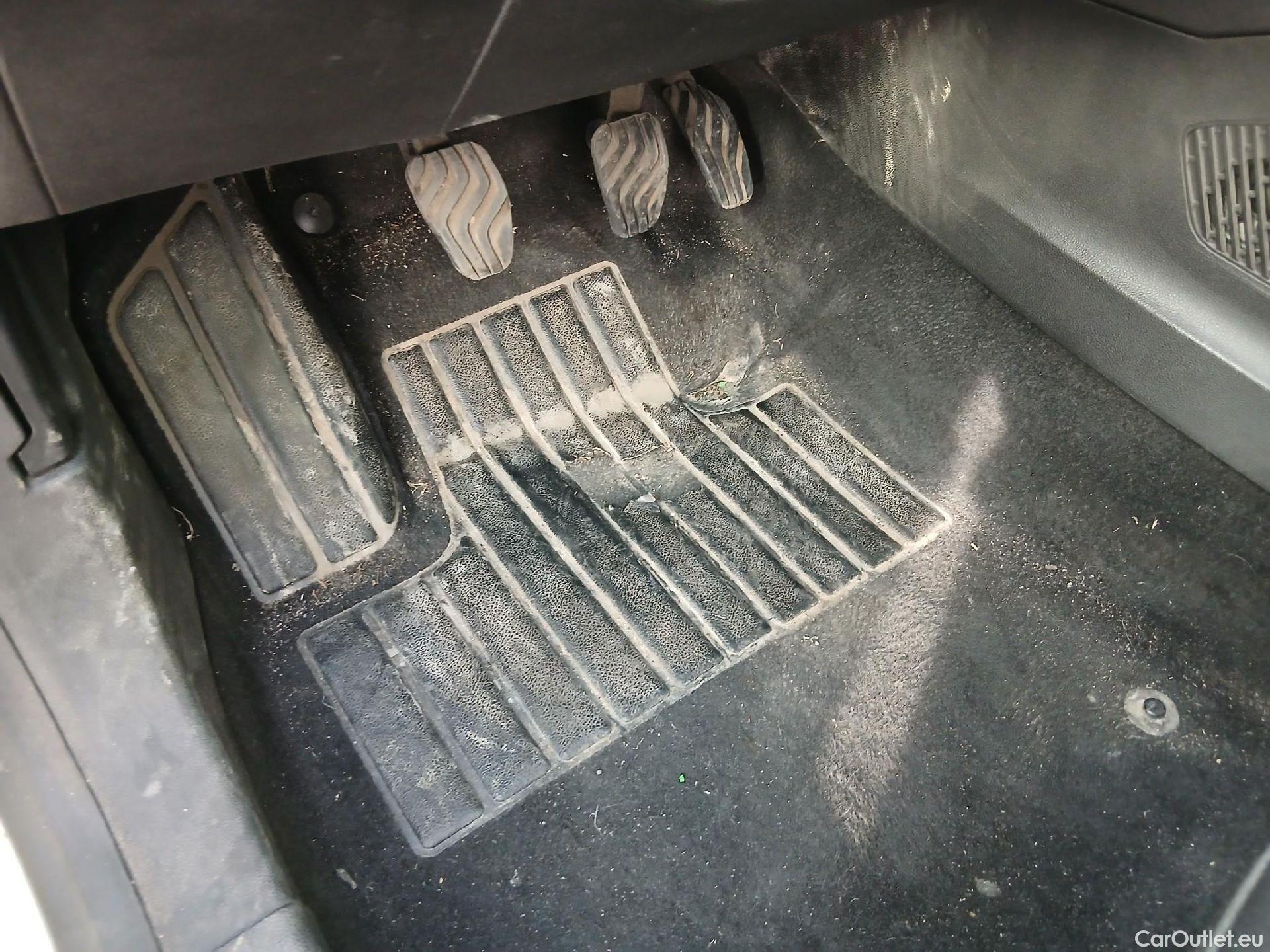  Renault  Clio RENAULT  / 2019 / 5P / berlina con portón Business Blue dCi (100CV) #5