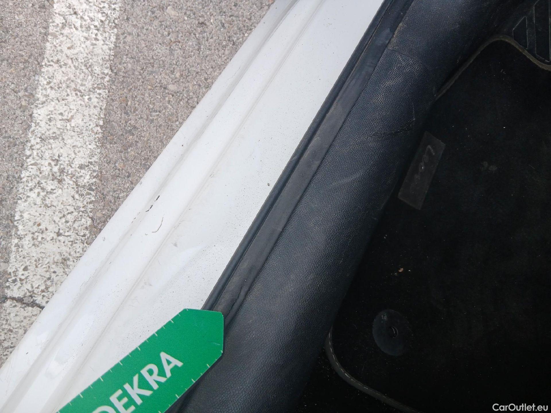  Land Rover  Discovery SEAT Nuevo León / 2020 / 5P / berlina con portón 2.0 TDI 85kW S&S Style Go (AC3) #2