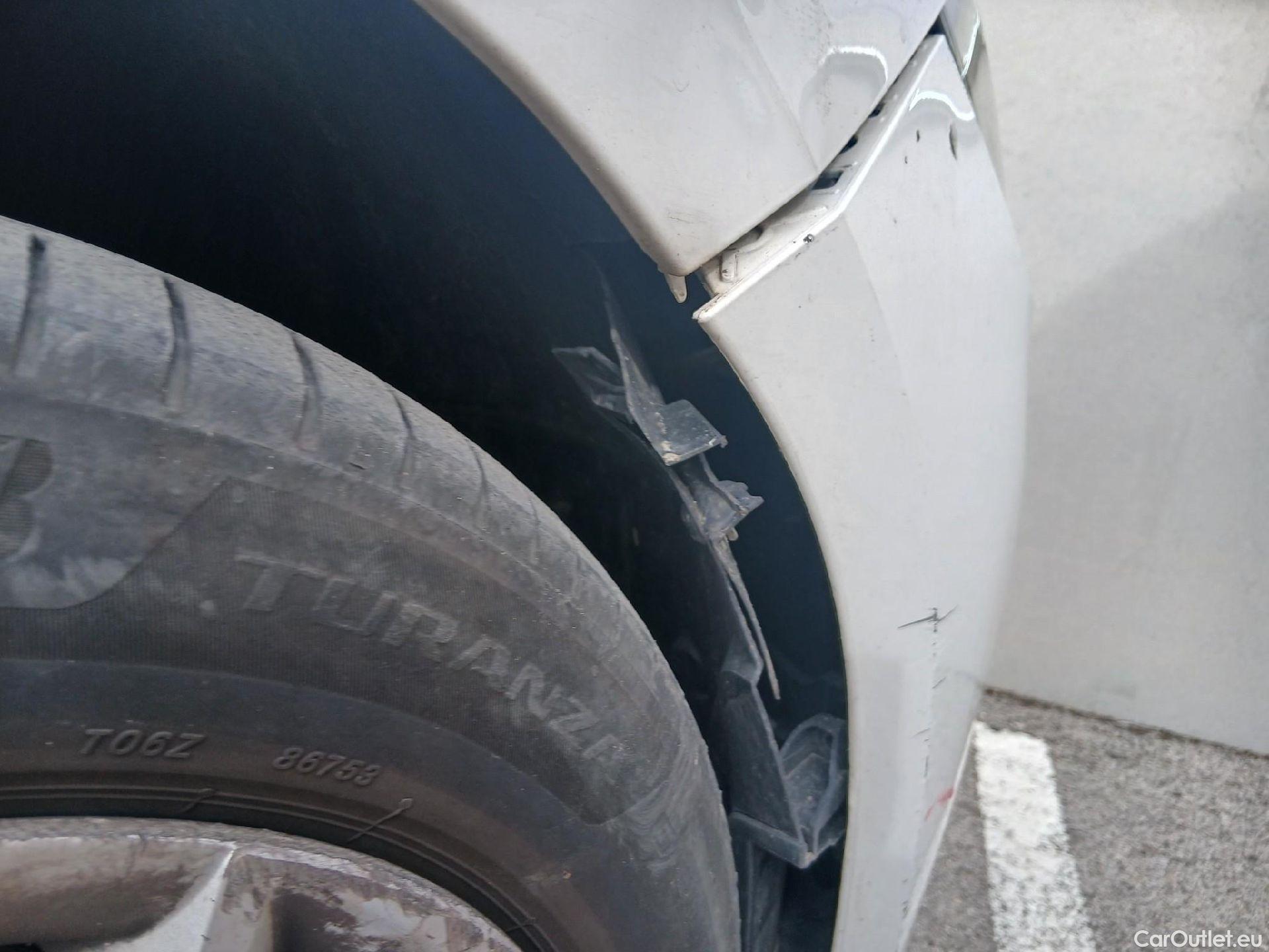  Land Rover  Discovery SEAT Nuevo León / 2020 / 5P / berlina con portón 2.0 TDI 85kW S&S Style Go (AC3) #18