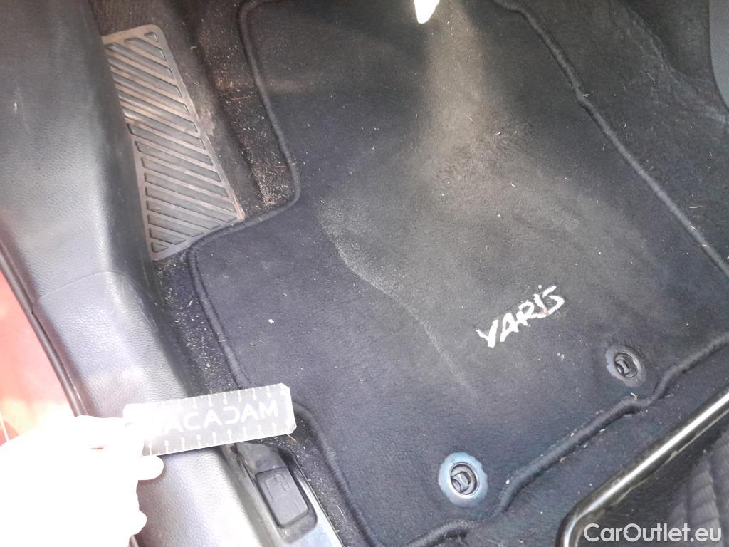  Toyota  Yaris TOYOTA  / 2020 / 5P / berlina con portón 1.5 120H Style P. Premier Edition #10