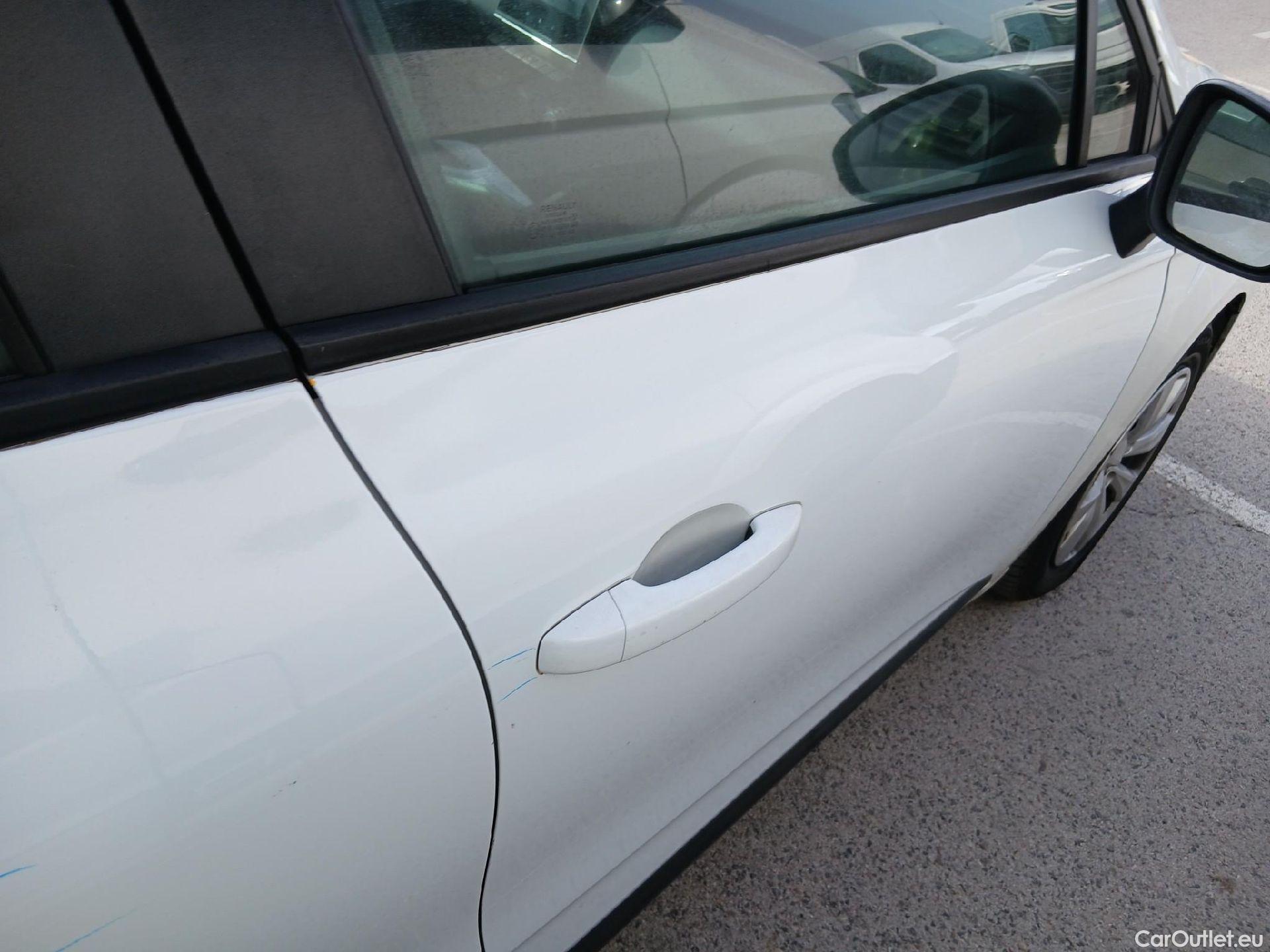  Renault  Clio RENAULT  / 2019 / 5P / berlina con portón Business Blue dCi (100CV) #23