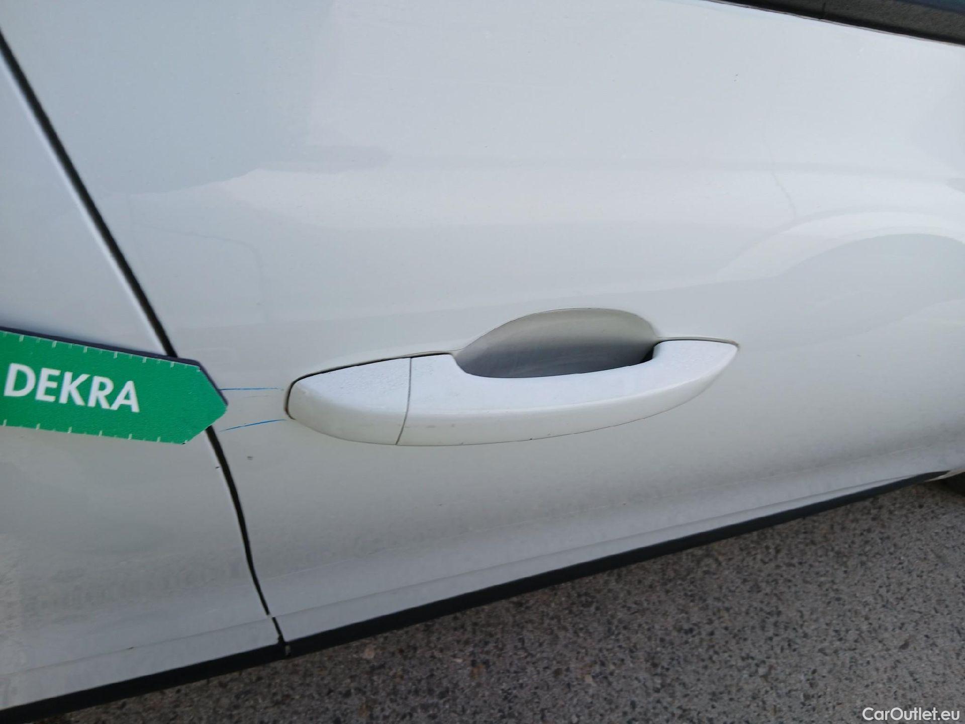  Renault  Clio RENAULT  / 2019 / 5P / berlina con portón Business Blue dCi (100CV) #22