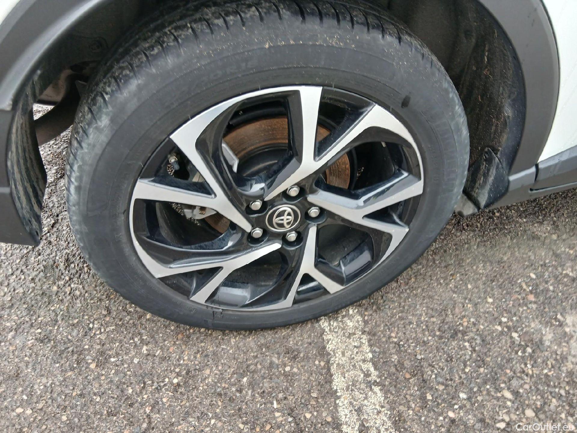  Toyota  C-HR TOYOTA  / 2019 / 5P / todoterreno 2.0 180H Advance #12