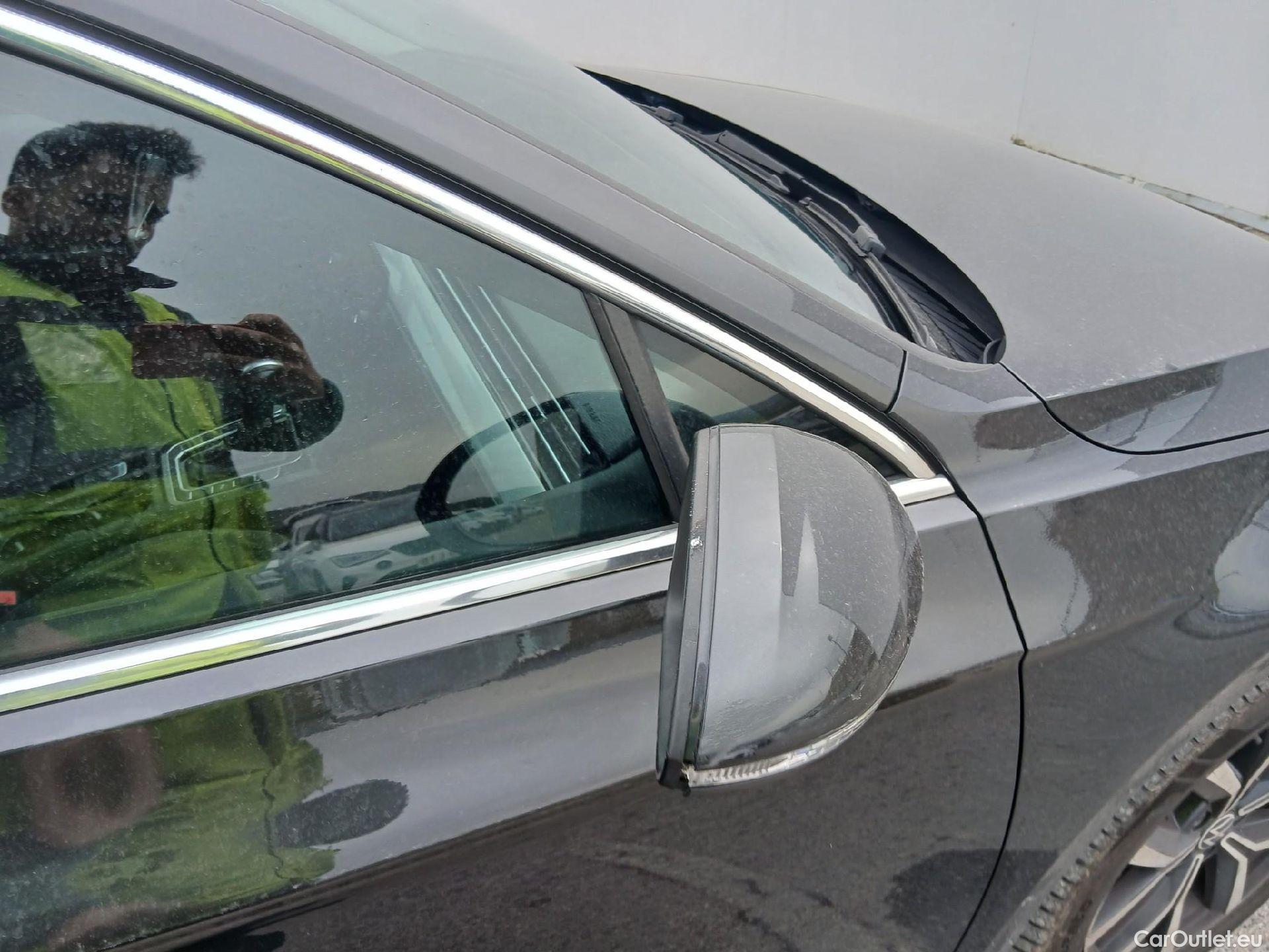  Volkswagen  Passat VOLKSWAGEN  / 2019 / 5P / familiar Variant Executive 2.0 TDI 110kW DSG #22