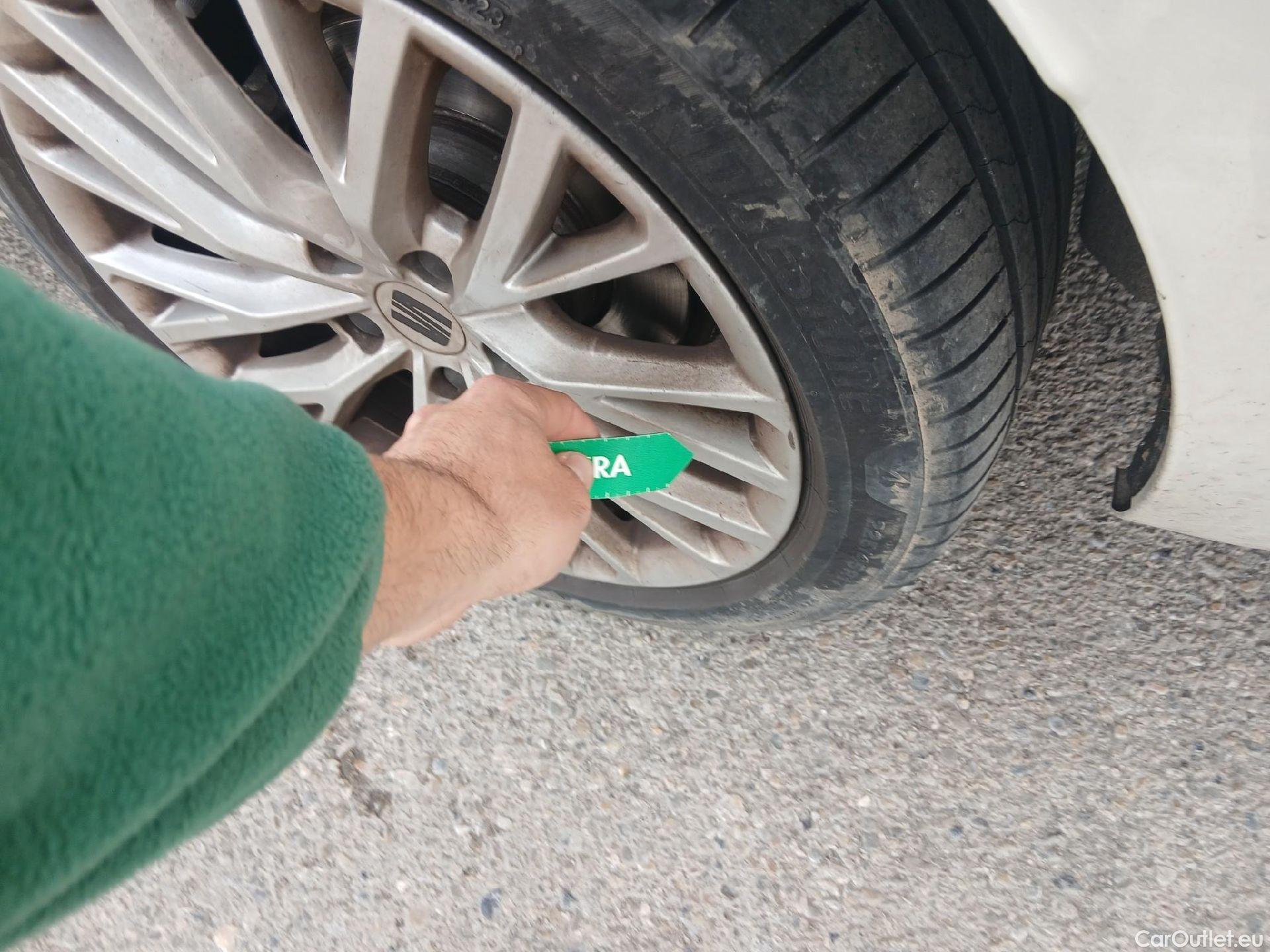  Seat  Leon SEAT Nuevo León / 2020 / 5P / familiar SP 1.4 e-Hybrid DSG S&S Xcellence Go L #9