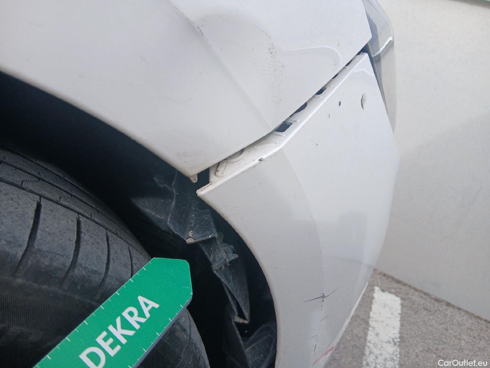  Land Rover  Discovery SEAT Nuevo León / 2020 / 5P / berlina con portón 2.0 TDI 85kW S&S Style Go (AC3) #17