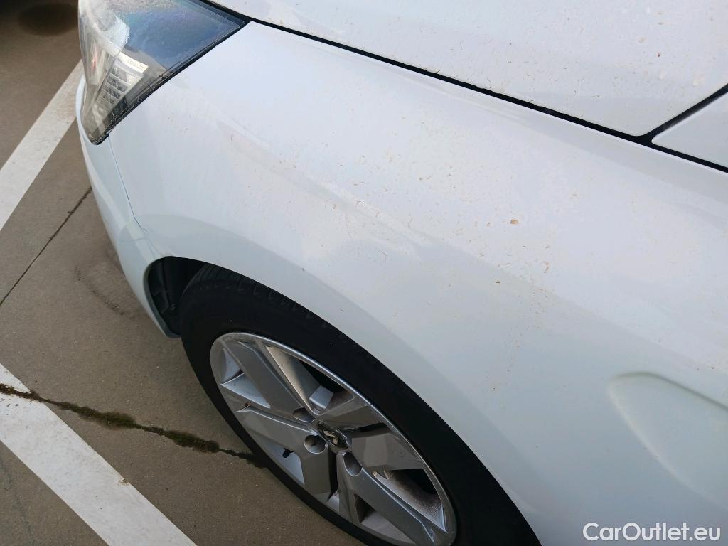  Renault  Clio RENAULT  / 2019 / 5P / berlina con portón Intens TCe 74 kW (100CV) GLP #1