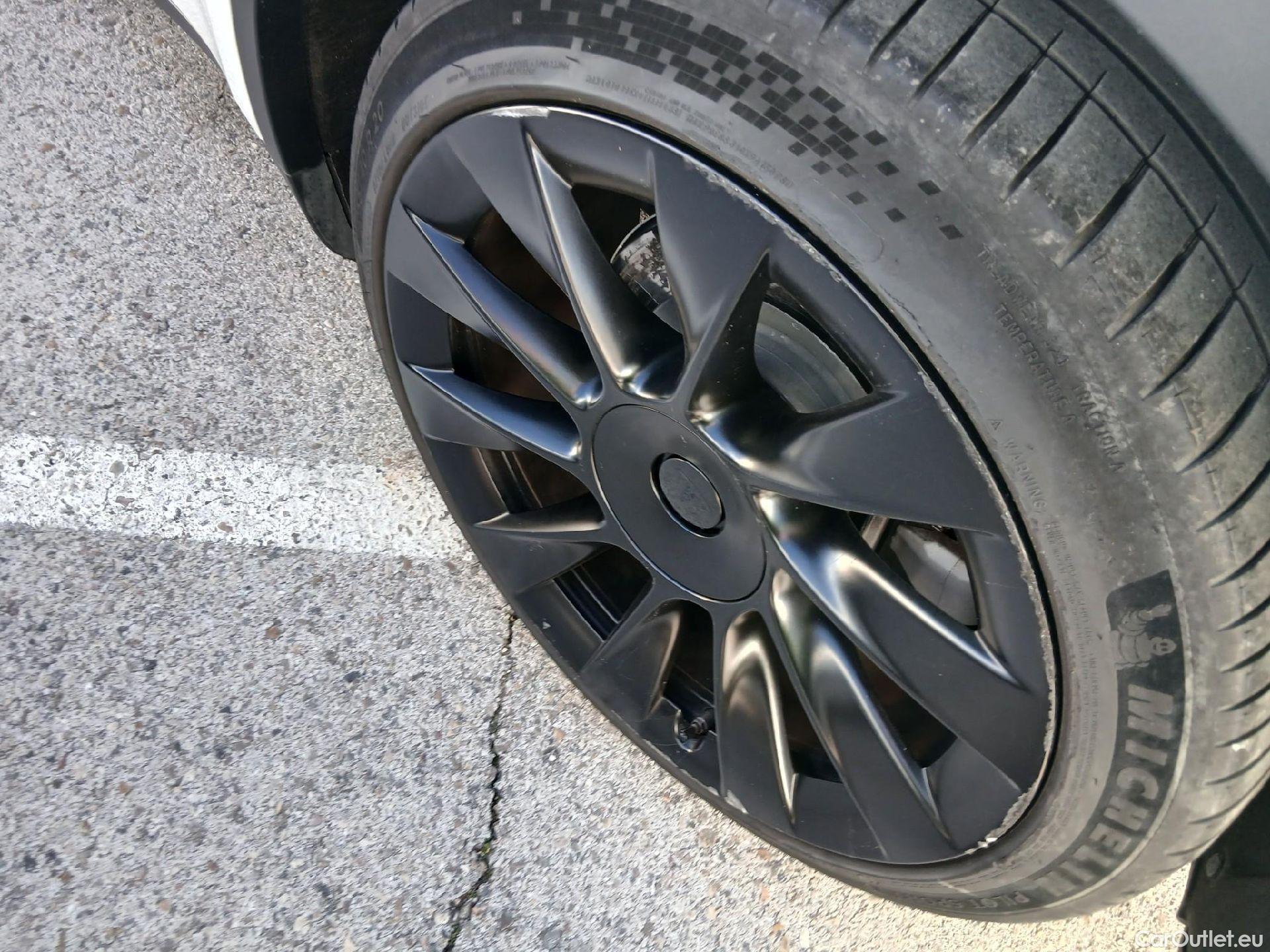  Tesla  Model Y TESLA  / 2020 / 5P / todoterreno Gran Autonomía 4WD #8