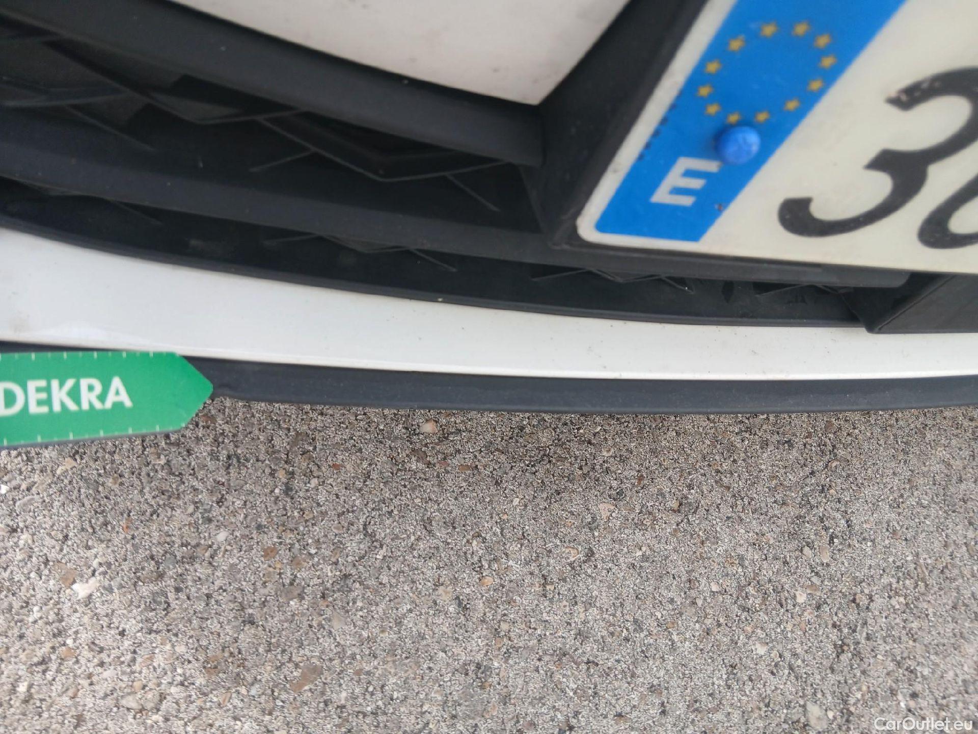  Land Rover  Discovery SEAT Nuevo León / 2020 / 5P / berlina con portón 2.0 TDI 85kW S&S Style Go (AC3) #23