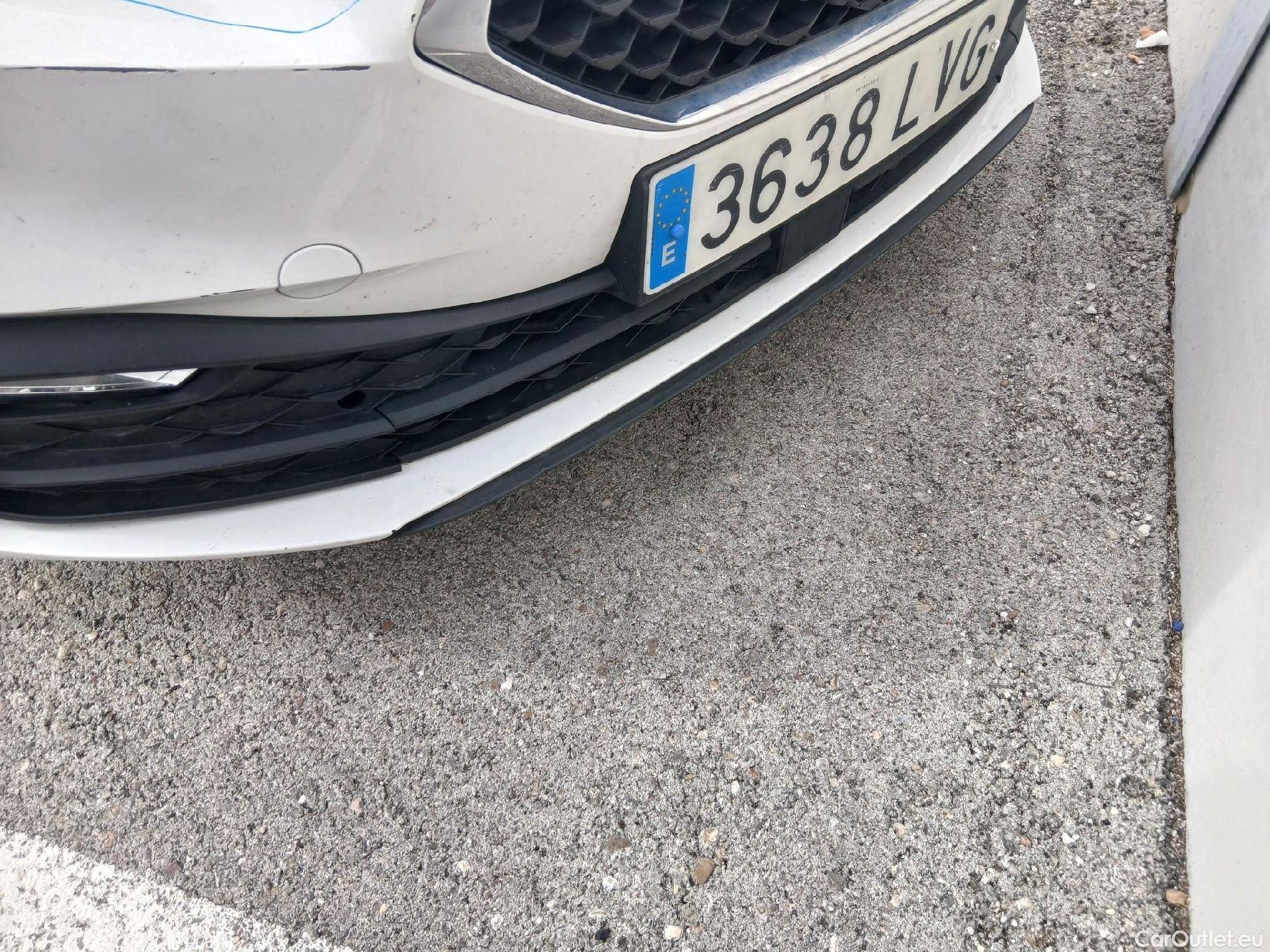  Land Rover  Discovery SEAT Nuevo León / 2020 / 5P / berlina con portón 2.0 TDI 85kW S&S Style Go (AC3) #22