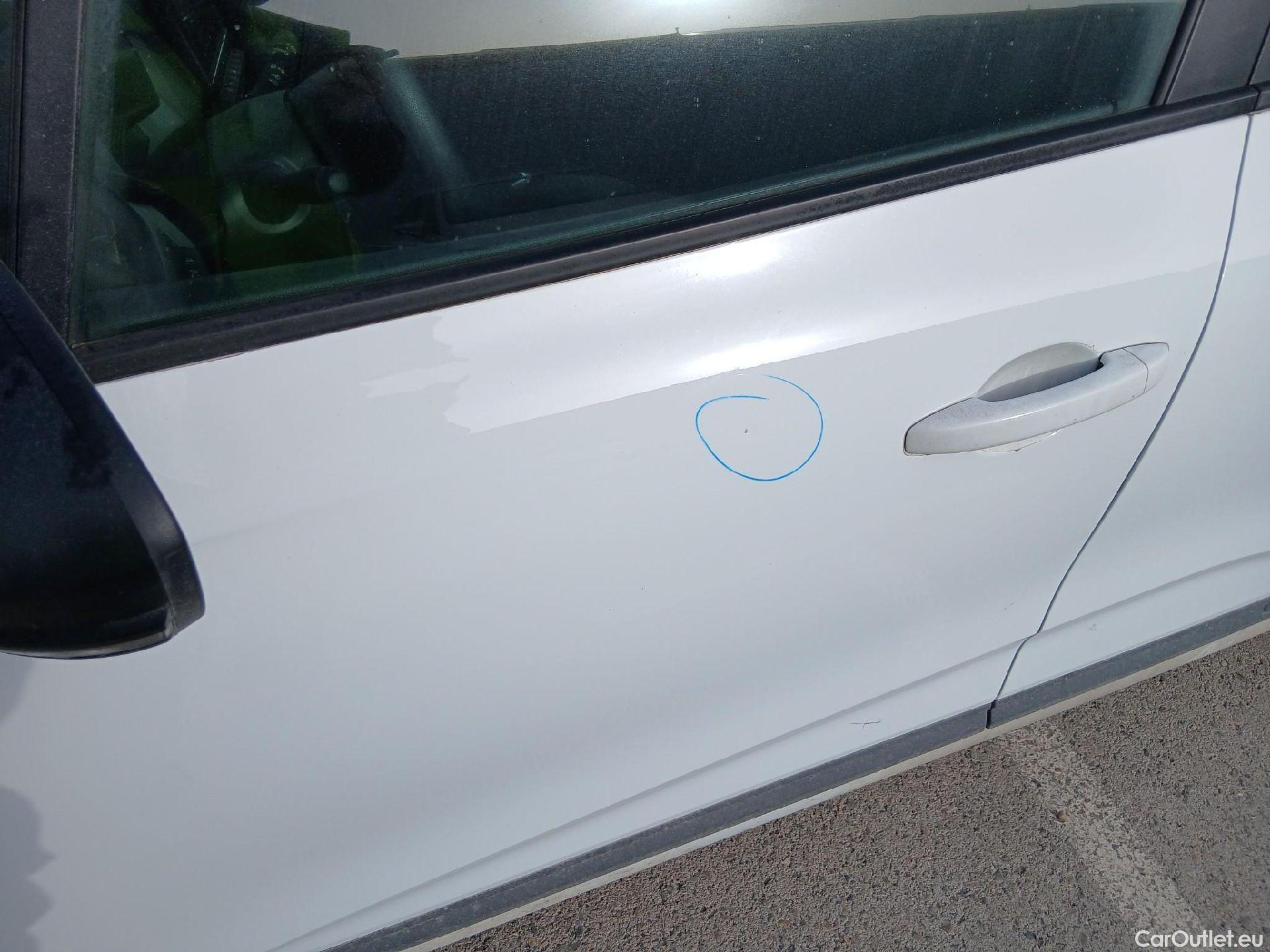  Renault  Clio RENAULT  / 2019 / 5P / berlina con portón Business Blue dCi (100CV) #13