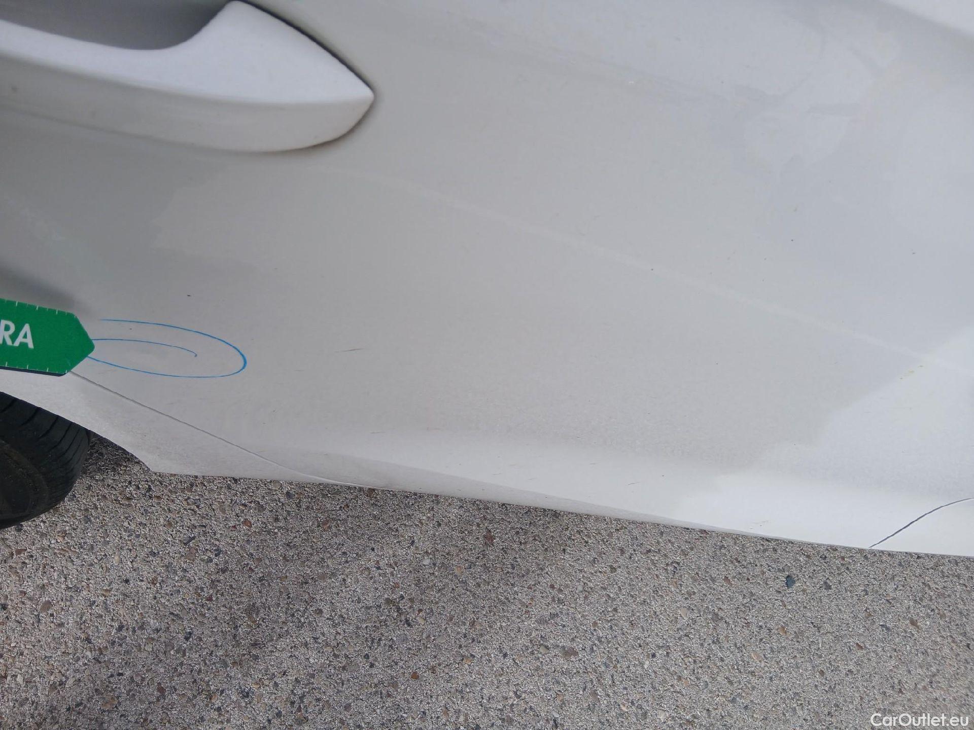  Land Rover  Discovery SEAT Nuevo León / 2020 / 5P / berlina con portón 2.0 TDI 85kW S&S Style Go (AC3) #44