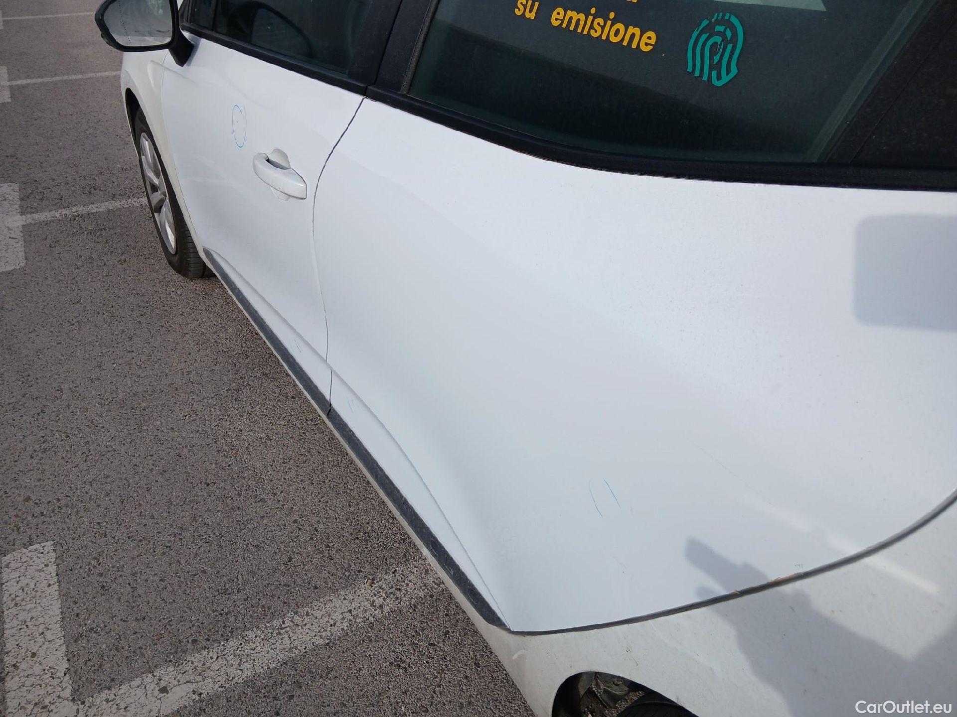  Renault  Clio RENAULT  / 2019 / 5P / berlina con portón Business Blue dCi (100CV) #15