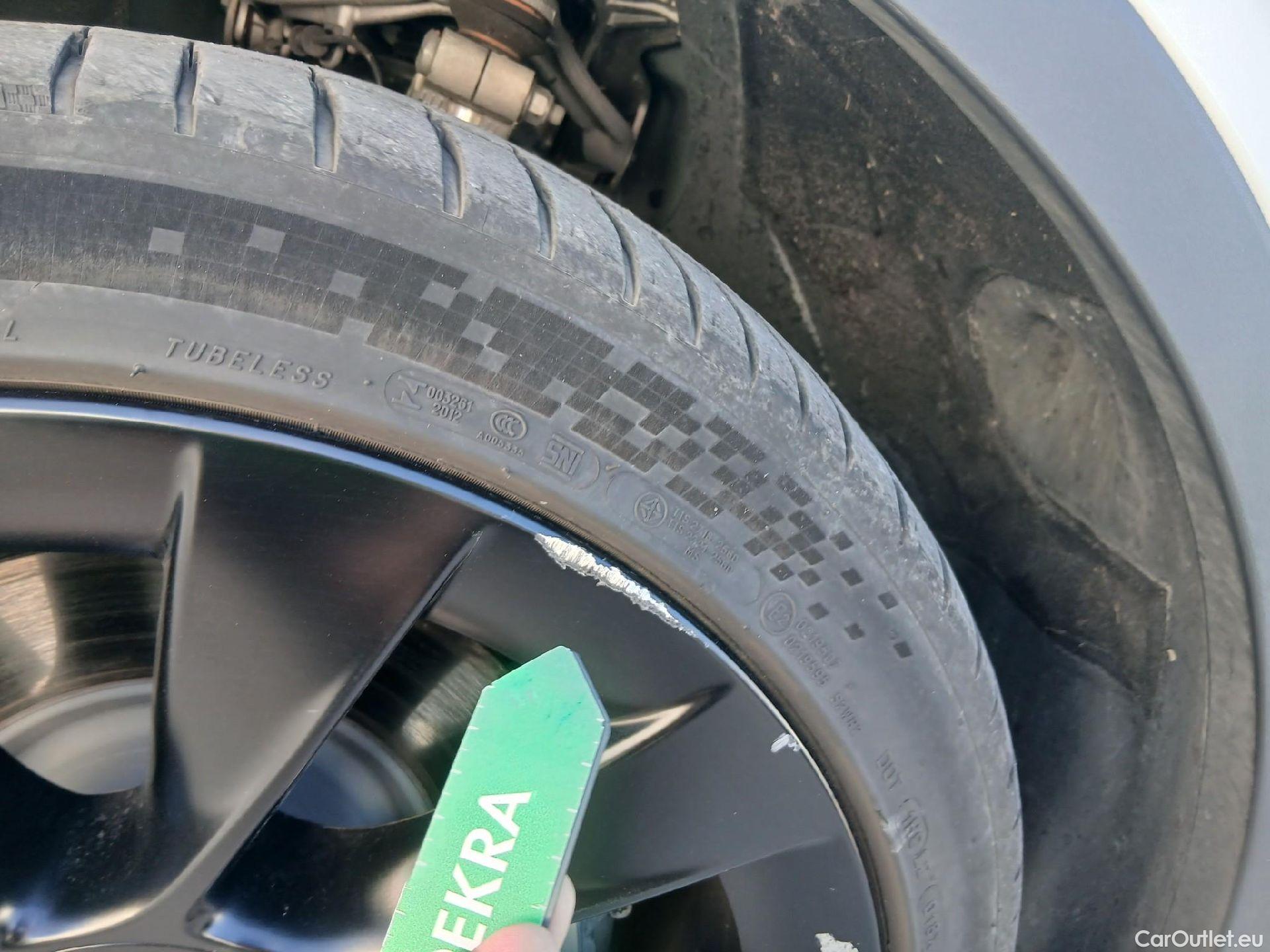  Tesla  Model Y TESLA  / 2020 / 5P / todoterreno Gran Autonomía 4WD #3