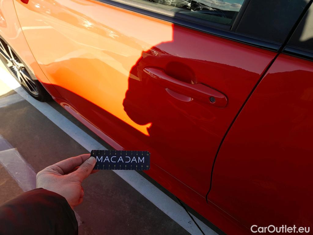  Toyota  Yaris TOYOTA  / 2020 / 5P / berlina con portón 1.5 120H Style P. Premier Edition #3