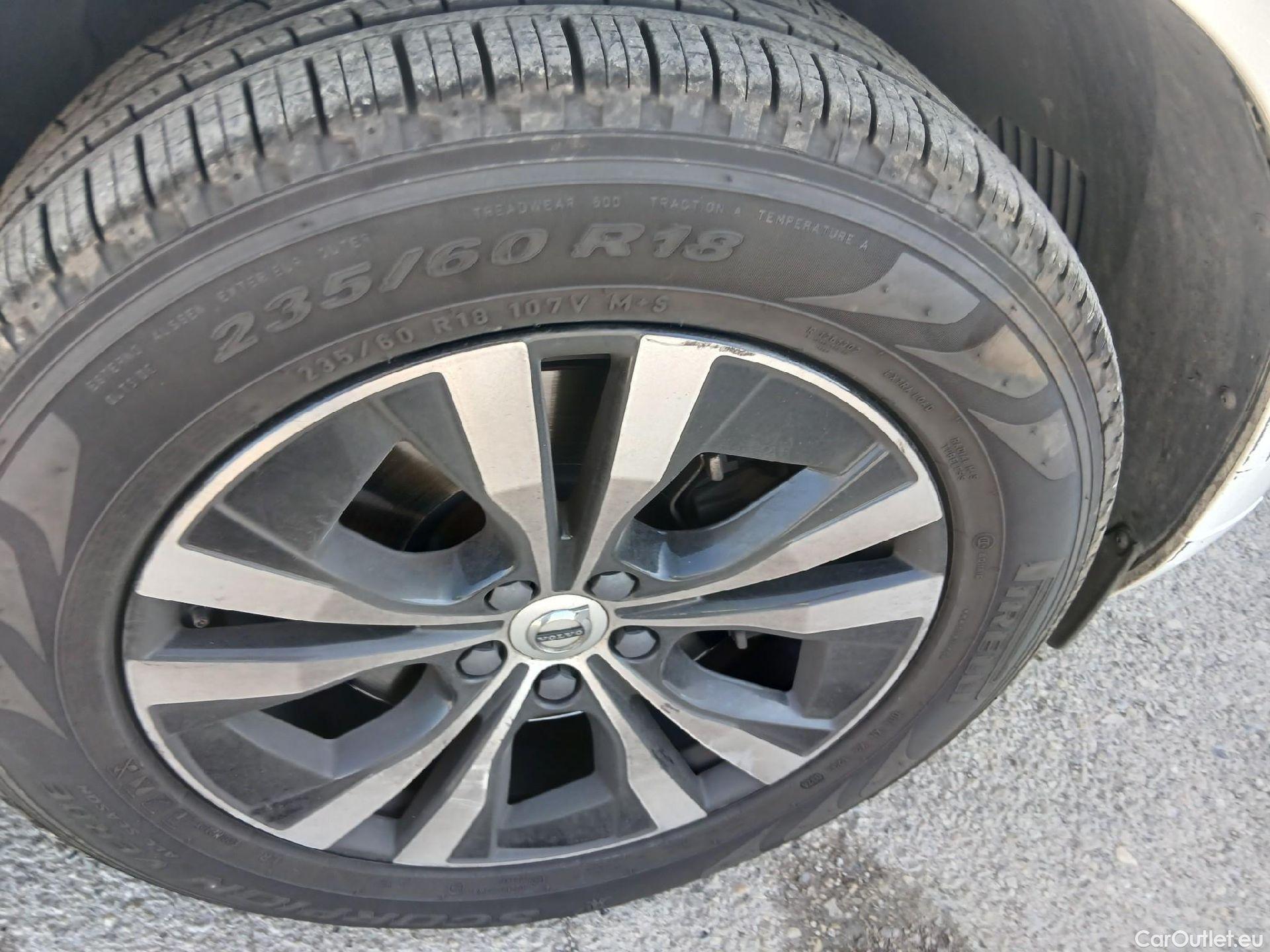  Volvo  XC60 VOLVO  / 2017 / 5P / todoterreno 2.0 B4 D AWD Momentum Pro Auto #25