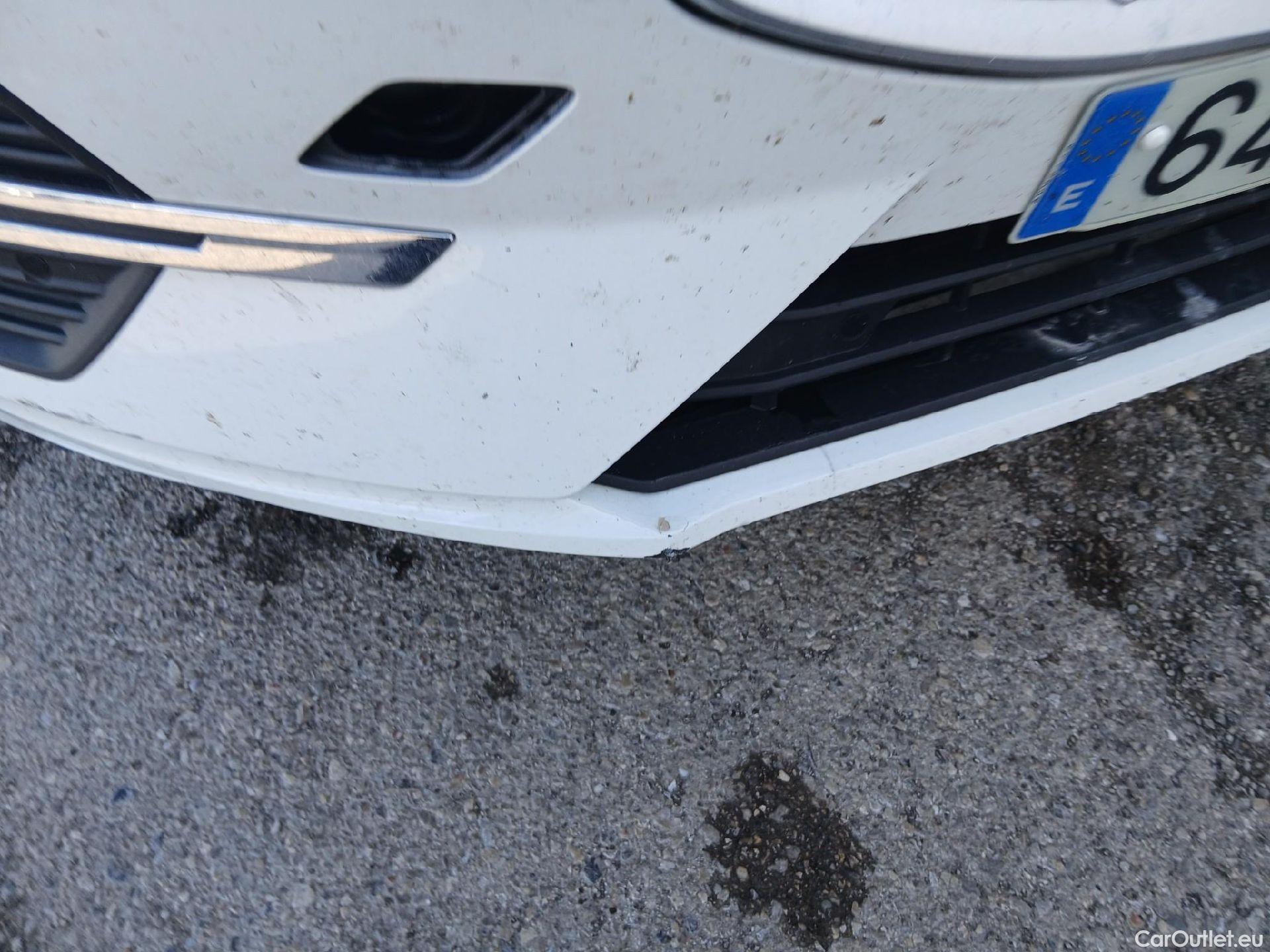  Volvo  XC60 VOLVO  / 2017 / 5P / todoterreno 2.0 B4 D AWD Momentum Pro Auto #3