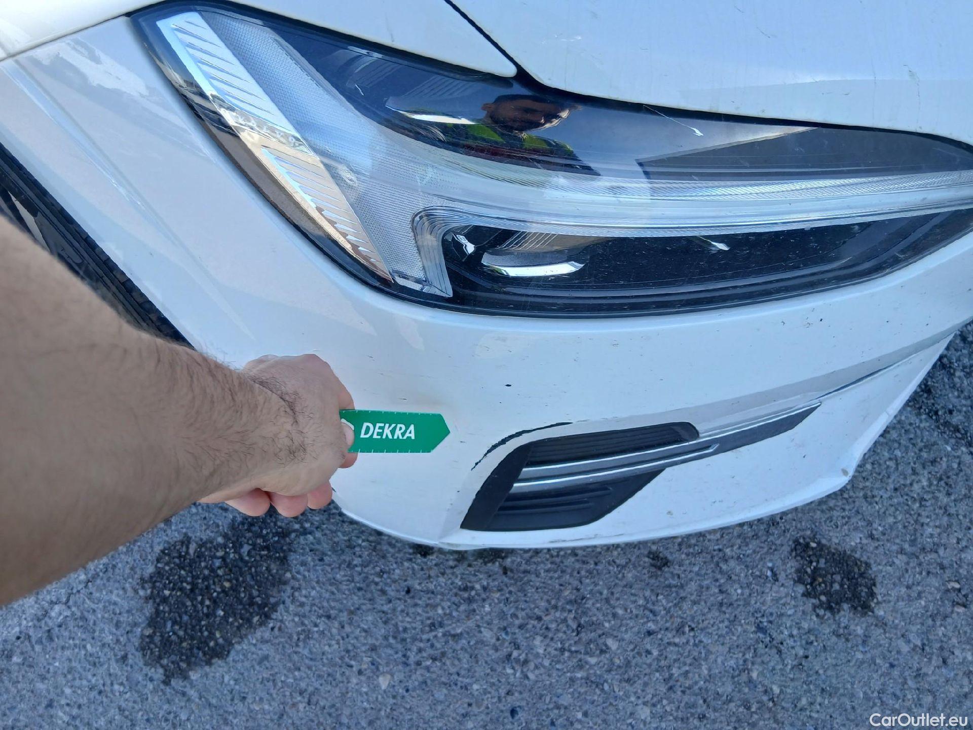  Volvo  XC60 VOLVO  / 2017 / 5P / todoterreno 2.0 B4 D AWD Momentum Pro Auto #4