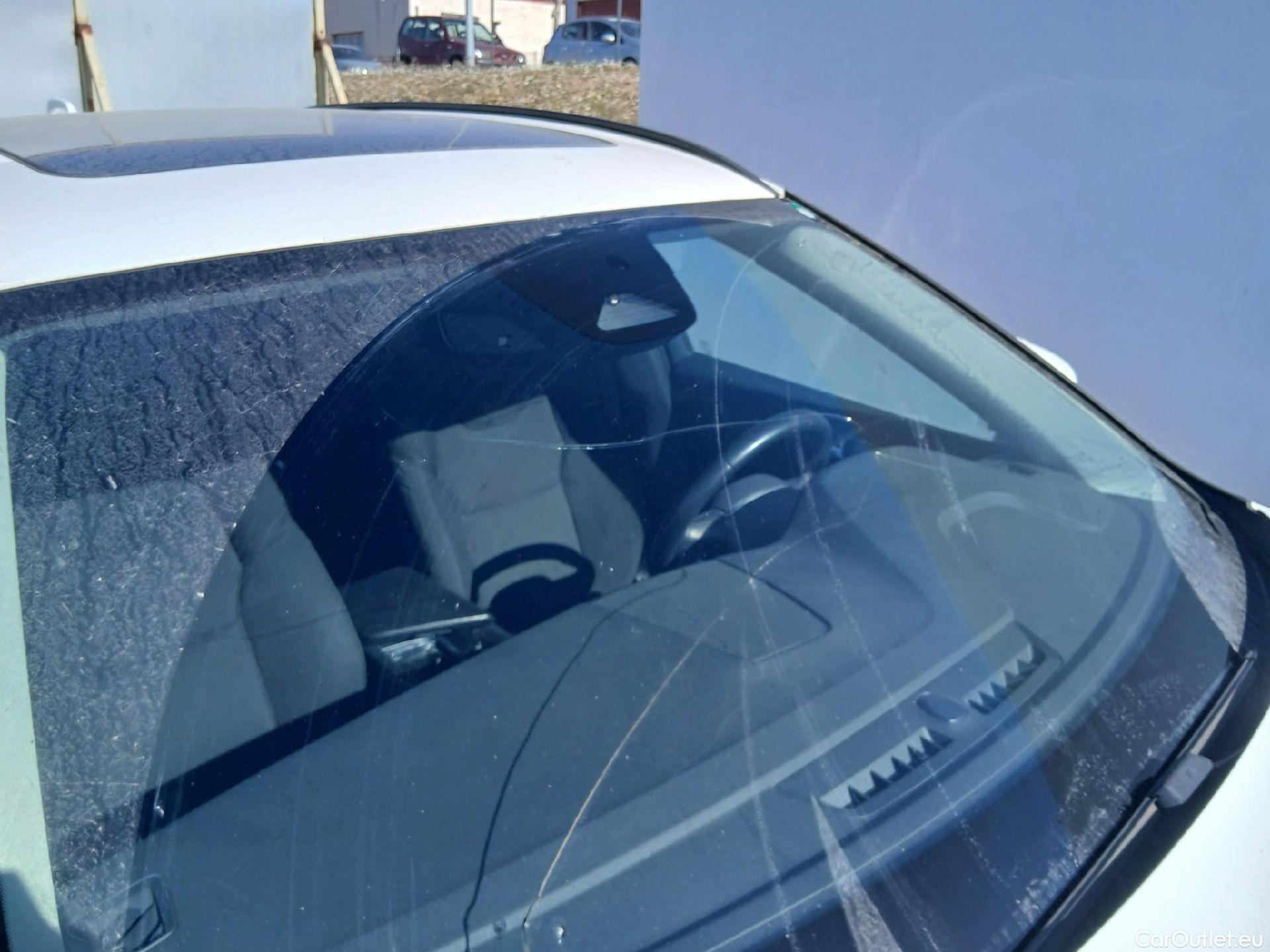  Volvo  XC60 VOLVO  / 2017 / 5P / todoterreno 2.0 B4 D AWD Momentum Pro Auto #2