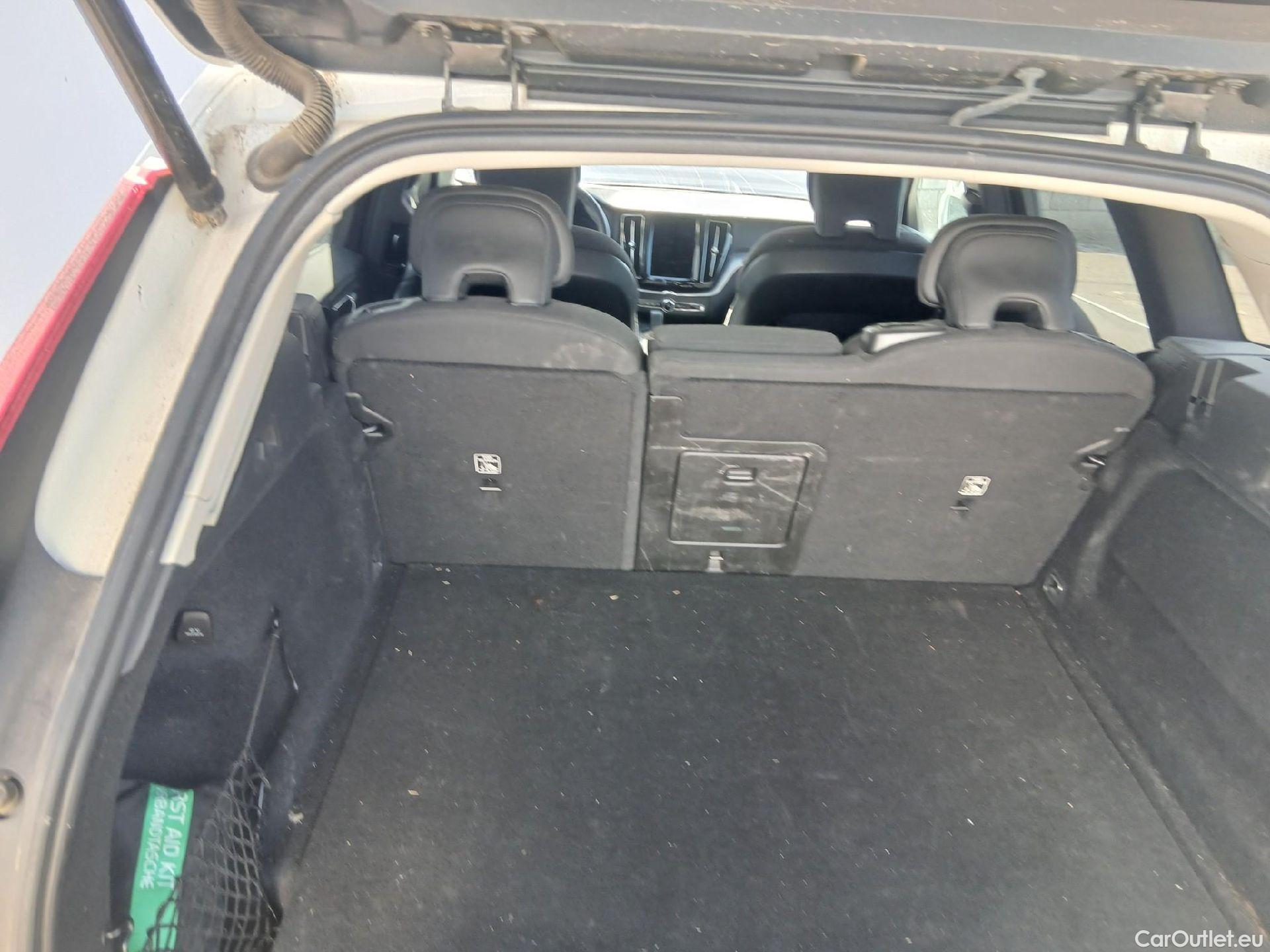  Volvo  XC60 VOLVO  / 2017 / 5P / todoterreno 2.0 B4 D AWD Momentum Pro Auto #26