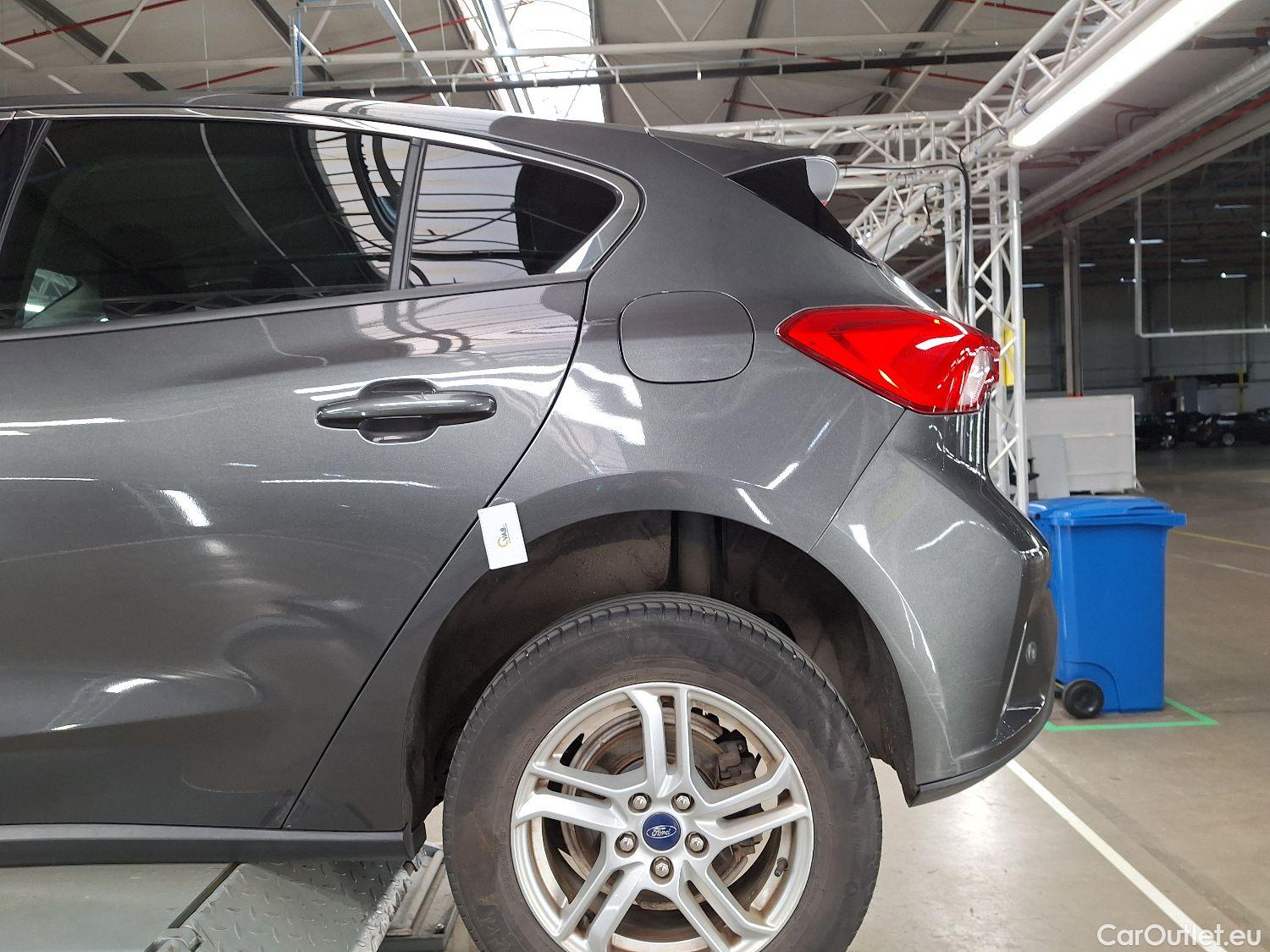  Ford  Focus Ford,  '18, Ford  1.0i EcoB. 74kW Trend Ed. Business 5d #29