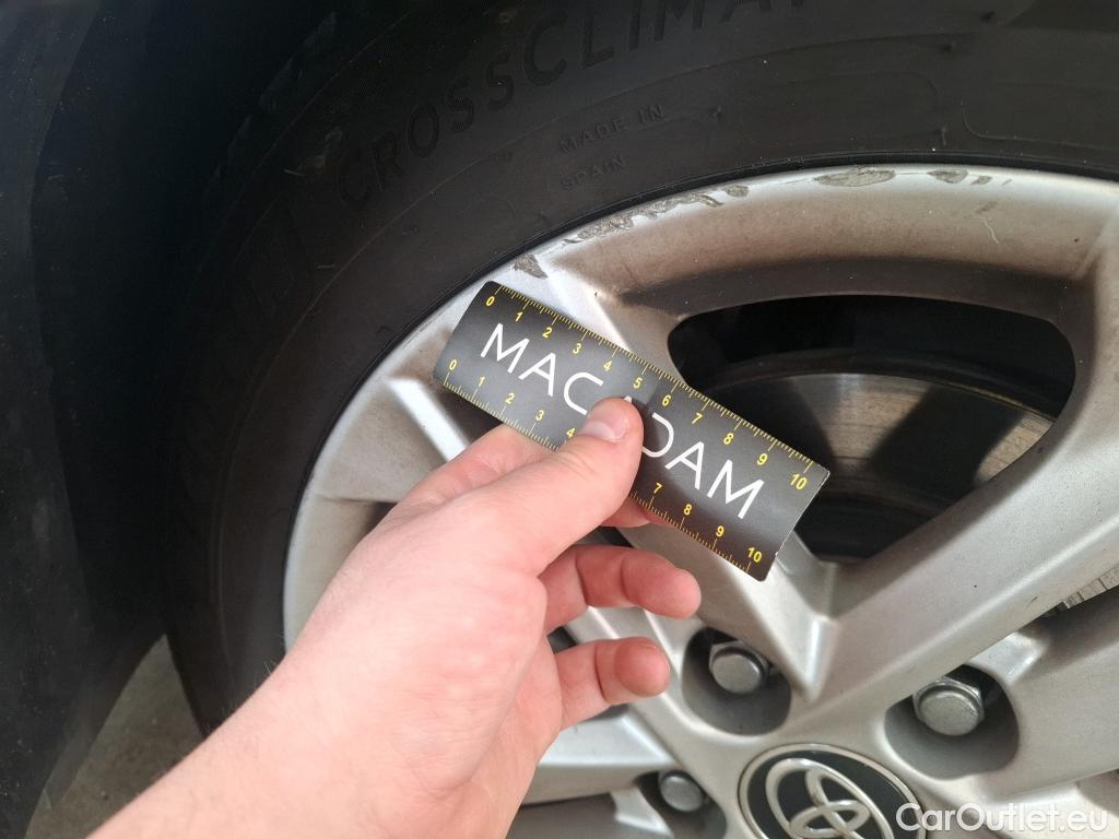  Toyota  Corolla TOYOTA  Touring Sports / 2018 / 5P / Break Hybride 122h Dynamic Business Stage Acad #56