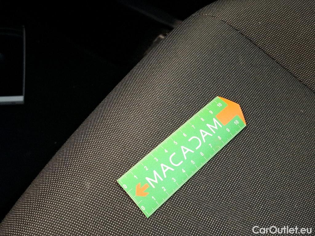  Toyota  C-HR TOYOTA  / 2016 / 5P / SUV 1.8 HYBRIDE 122 DYNAMIC #33