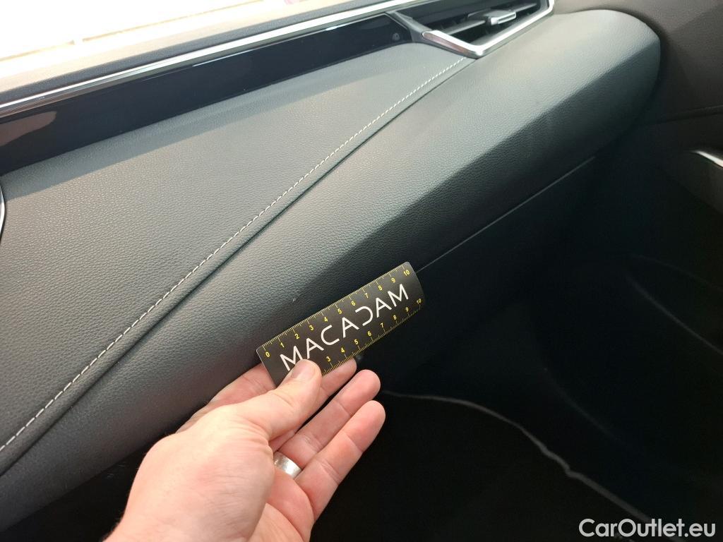  Toyota  Corolla TOYOTA  / 2018 / 5P / Berline Hybride 122h Dynamic Business Stage Acad #17