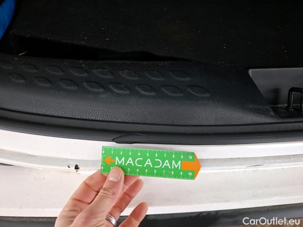  Toyota  C-HR TOYOTA  / 2016 / 5P / SUV 1.8 HYBRIDE 122 DYNAMIC #17