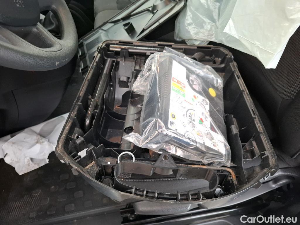  Renault  Trafic RENAULT  / 2019 / 4P / Combi Zen L1 dCi 120 S&S - 8 pl #44