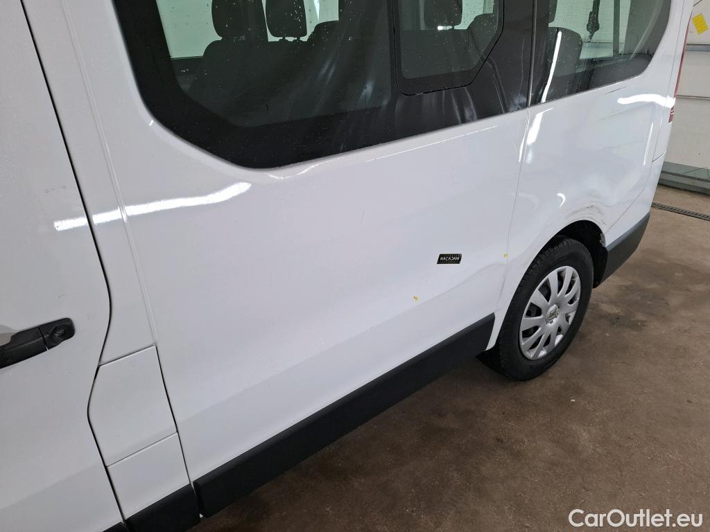  Renault  Trafic RENAULT  / 2019 / 4P / Combi Zen L1 dCi 120 S&S - 8 pl #9