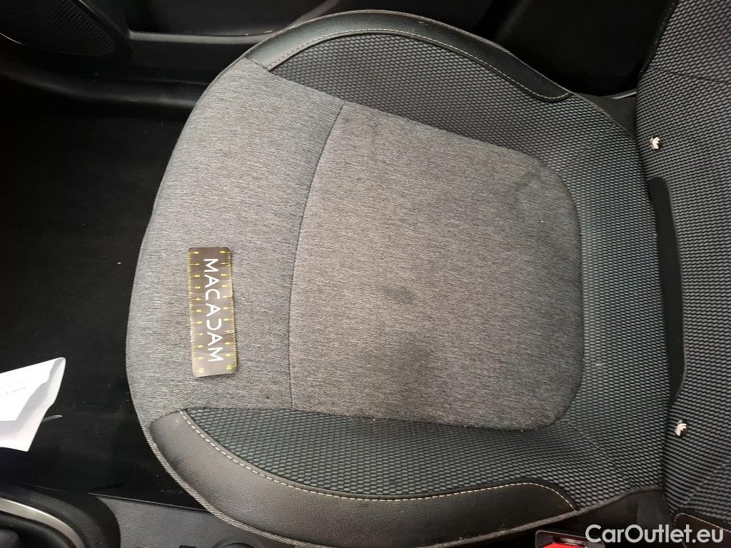  Renault  Captur  Intens 0.9 TCe 90CV BVM5 E6 #47