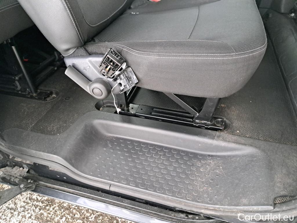  Nissan  NV300 NISSAN  5p Combi 1.6DCI 145 S/S N-CON L2H1 3.0T #12