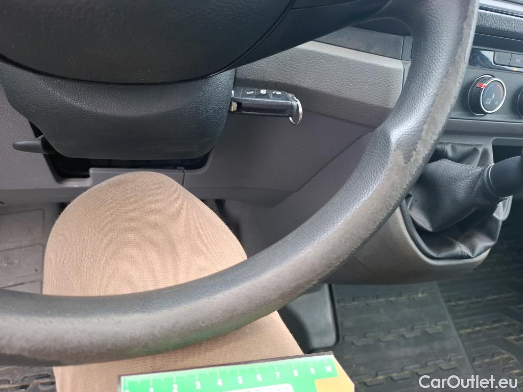  Volkswagen  Crafter  Fourgon Fourgon 35 mittlerer Radstand mit Hochdach FWD 2.0 140CV BVM6 #42