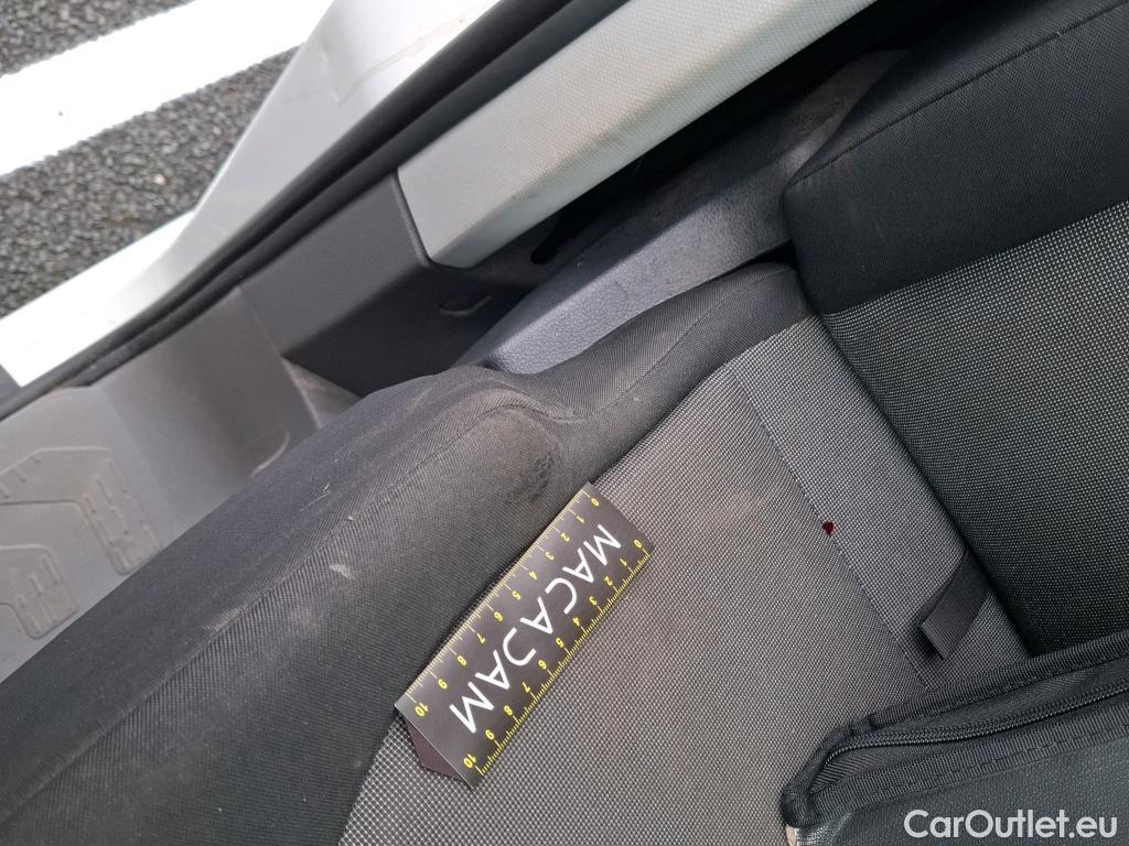  Volkswagen  Crafter  Fourgon Fourgon 35 mittlerer Radstand mit Hochdach FWD 2.0 140CV BVM6 #15