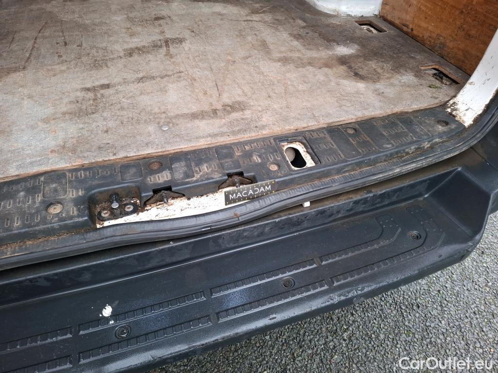  Volkswagen  Crafter  Fourgon Fourgon 35 mittlerer Radstand mit Hochdach FWD 2.0 140CV BVM6 #30