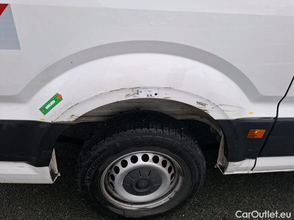  Volkswagen  Crafter  Fourgon Fourgon 35 mittlerer Radstand mit Hochdach FWD 2.0 140CV BVM6 #2