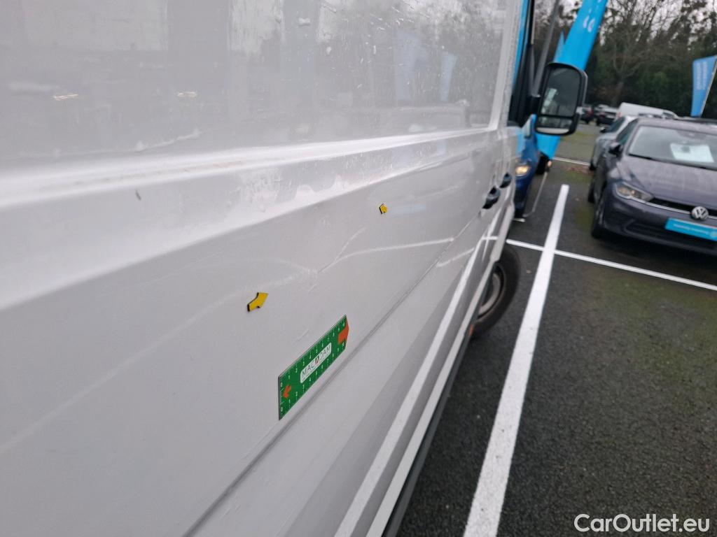  Volkswagen  Crafter  Fourgon Fourgon 35 mittlerer Radstand mit Hochdach FWD 2.0 140CV BVM6 #19