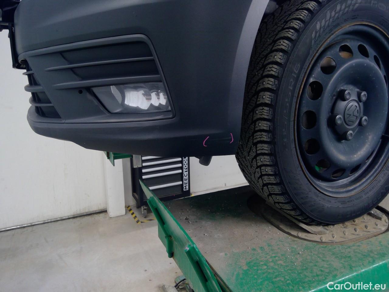  Volkswagen  Caddy  TDI 110 Maxi 4WD Aut. #2