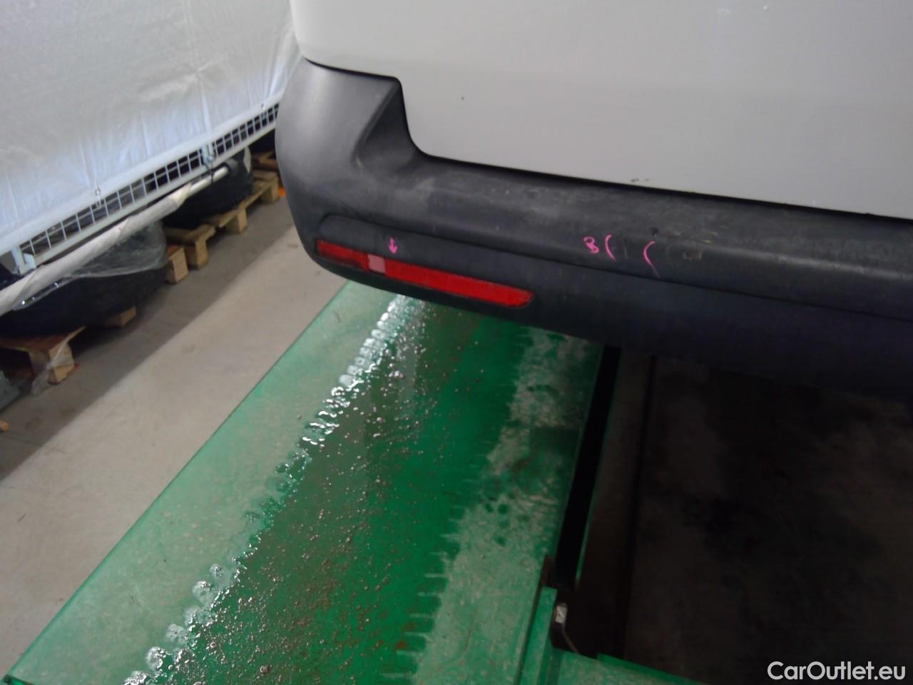  Volkswagen  Transporter T6 TDI 150 28 L1H1 M CV 4M #19